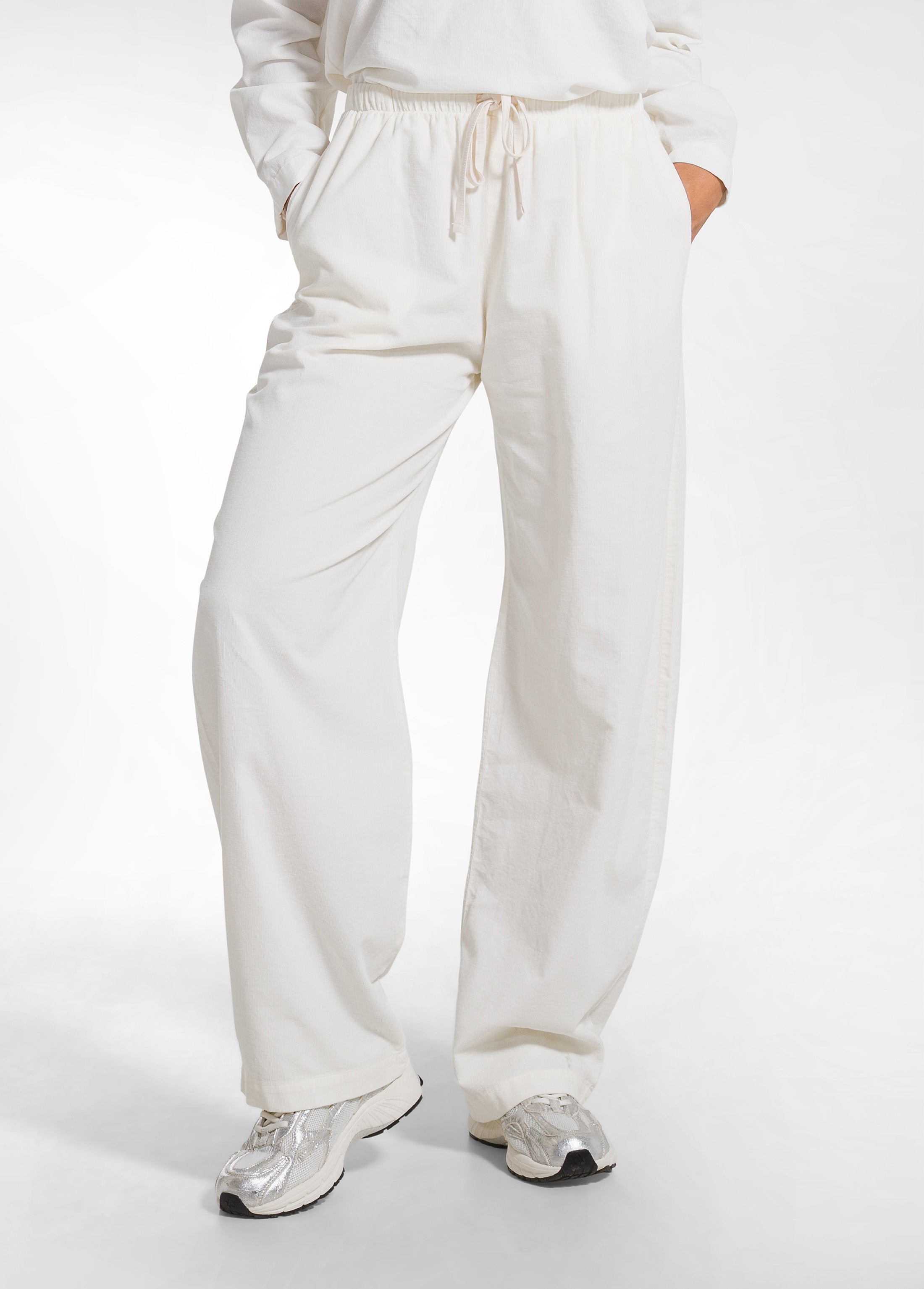 deha-pantalone-morbido-in-velluto-mille-righe-bianco image 2