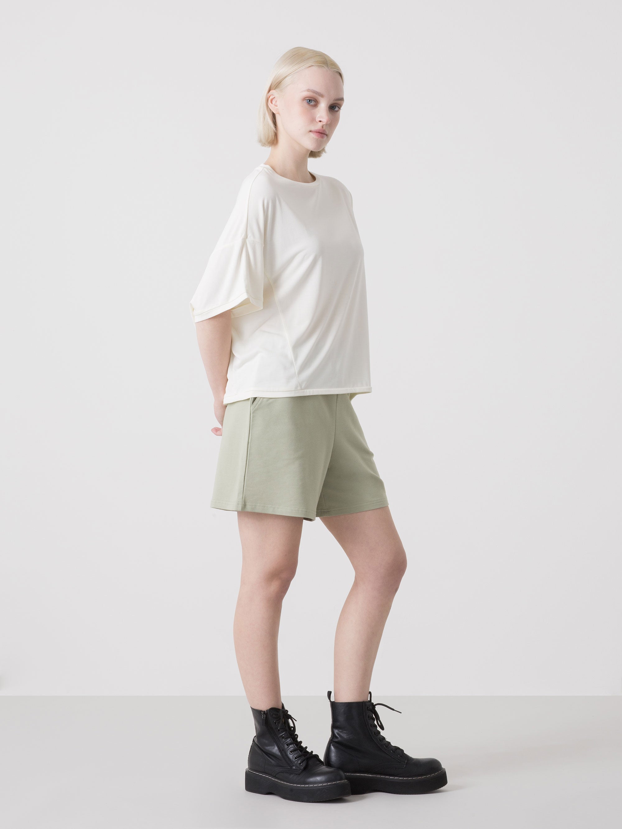 dimensione-danza-maxi-t-shirt-donna-in-viscosa-trapezio-con-cuciture-geometriche image 7