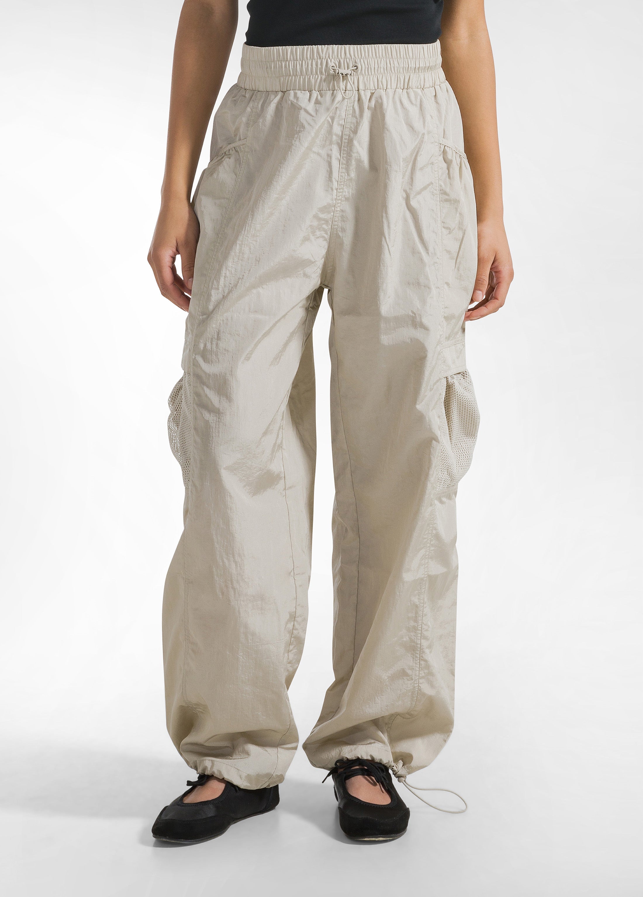 deha-pantalone-balloon-in-nylon-beige-c22036-pantalone-cargo-donna-con-coulisse image 2