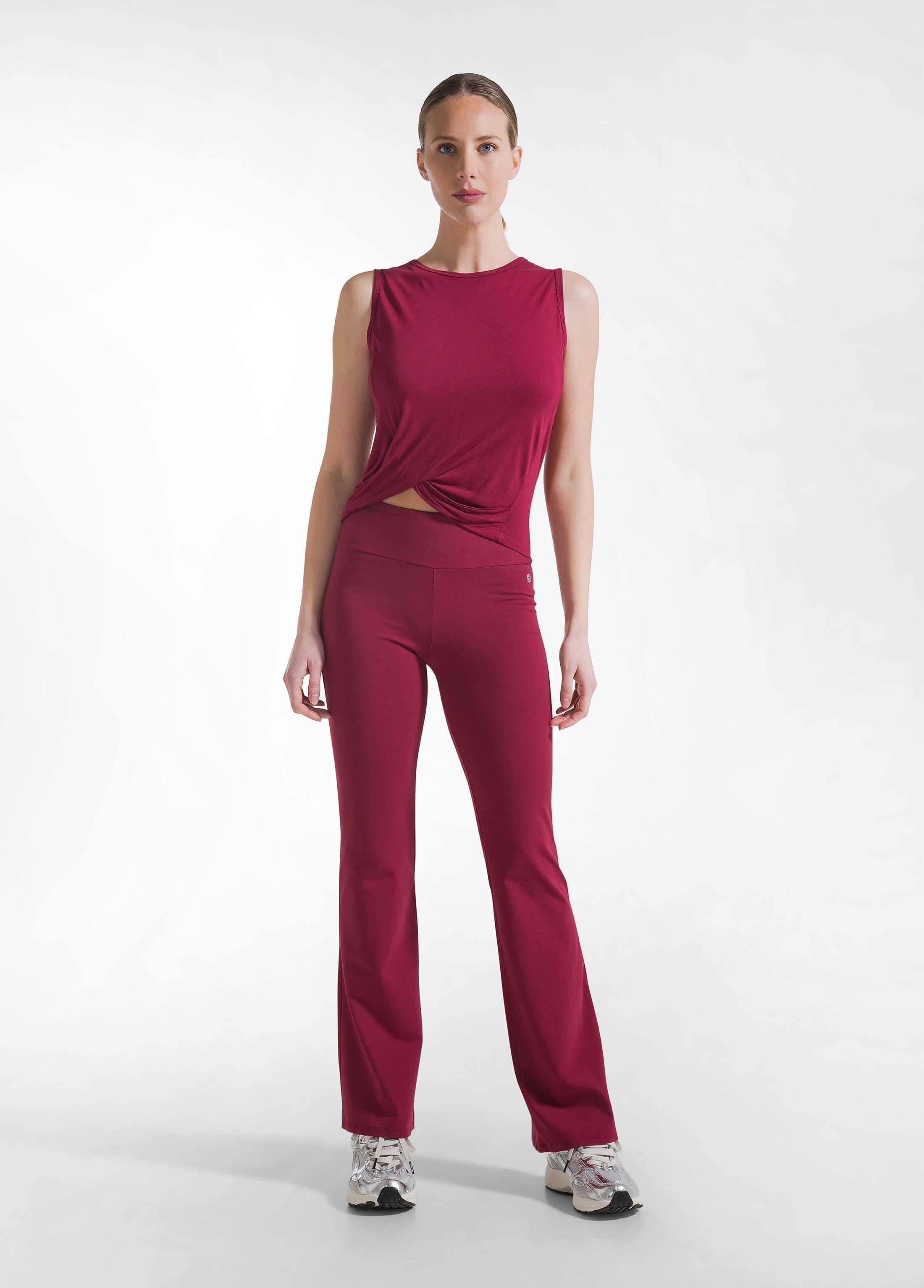 deha-canotta-yoga-con-nodo-frontale-rosso-d42042-top-viscosa-ecovero image 4