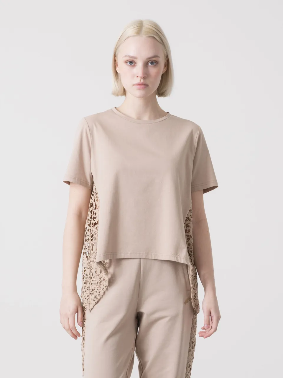 dimensione-danza-t-shirt-donna-in-jersey-stretch-con-inserti-in-pizzo-e-taglio-a image 1