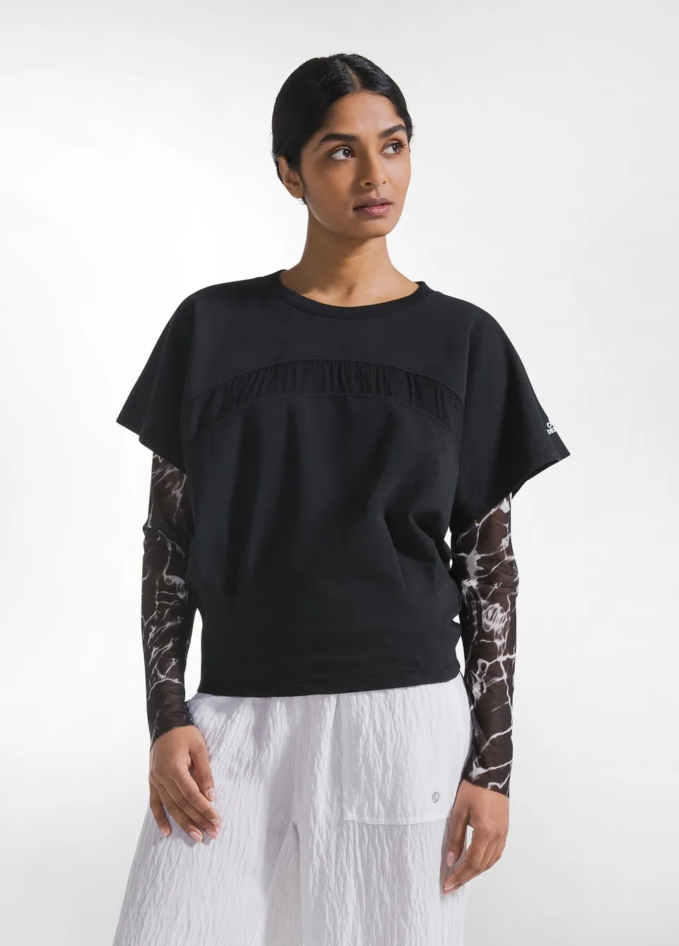 deha-felpa-girocollo-nera-con-inserto-crinkle-in-viscosa-felpa-leisurewear image 1