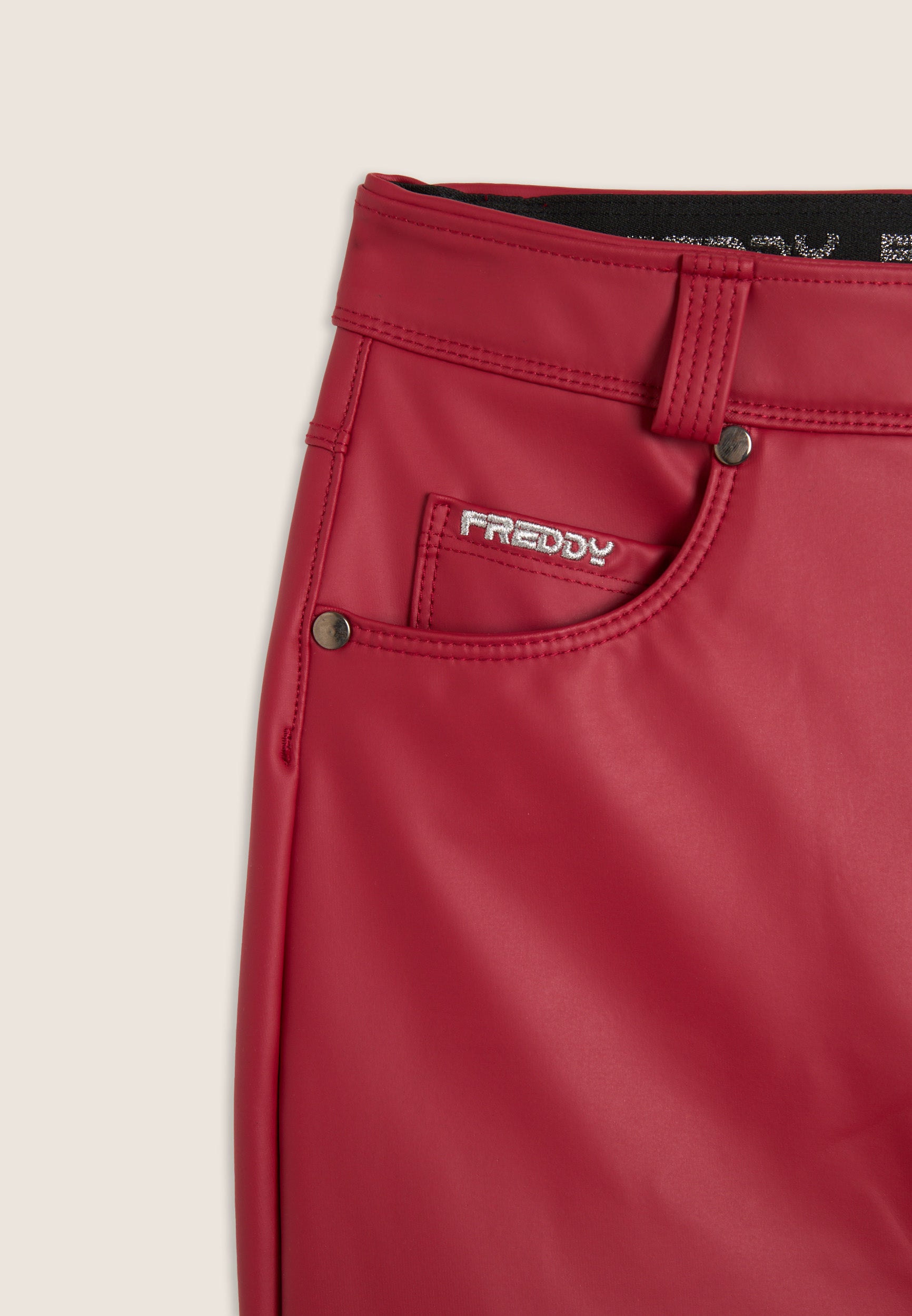 freddy-pantaloni-skinny-donna-in-similpelle-con-logo-ricamato image 6
