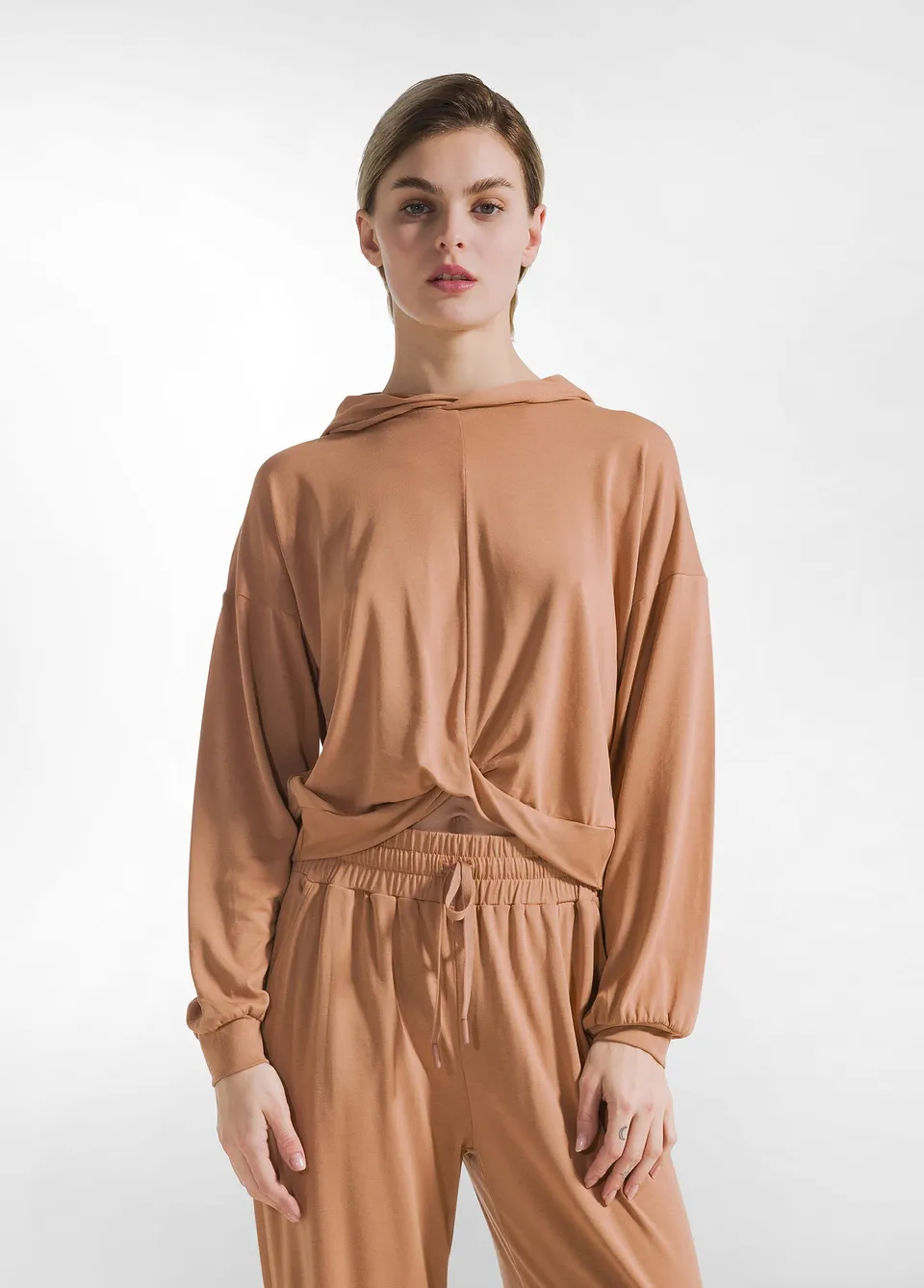 deha-felpa-con-nodo-in-jersey-modal-cropped-con-cappuccio-marrone image 1