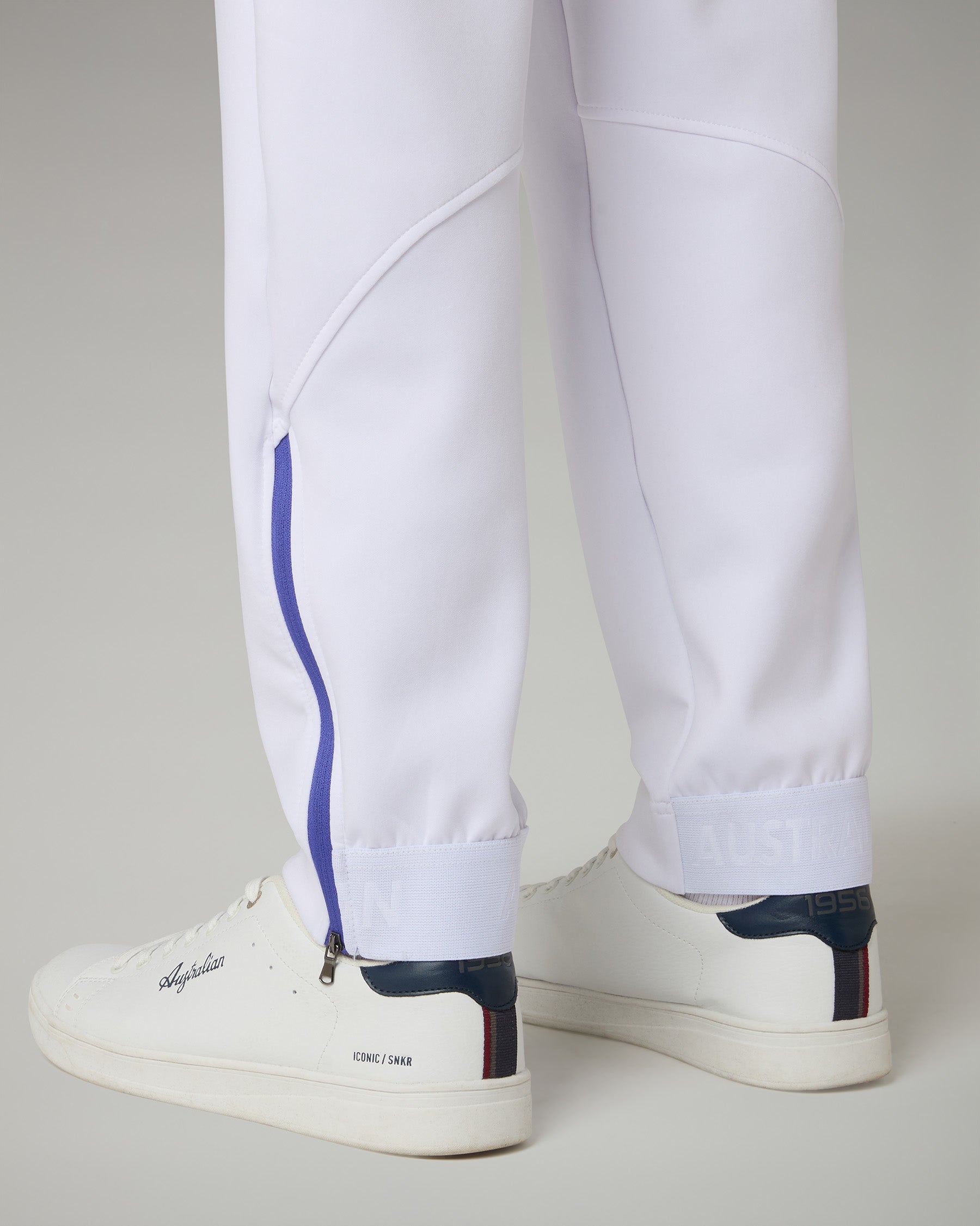 australian-classic-pro-track-pant-pantalone-tuta-bianco-tessuto-shot image 6
