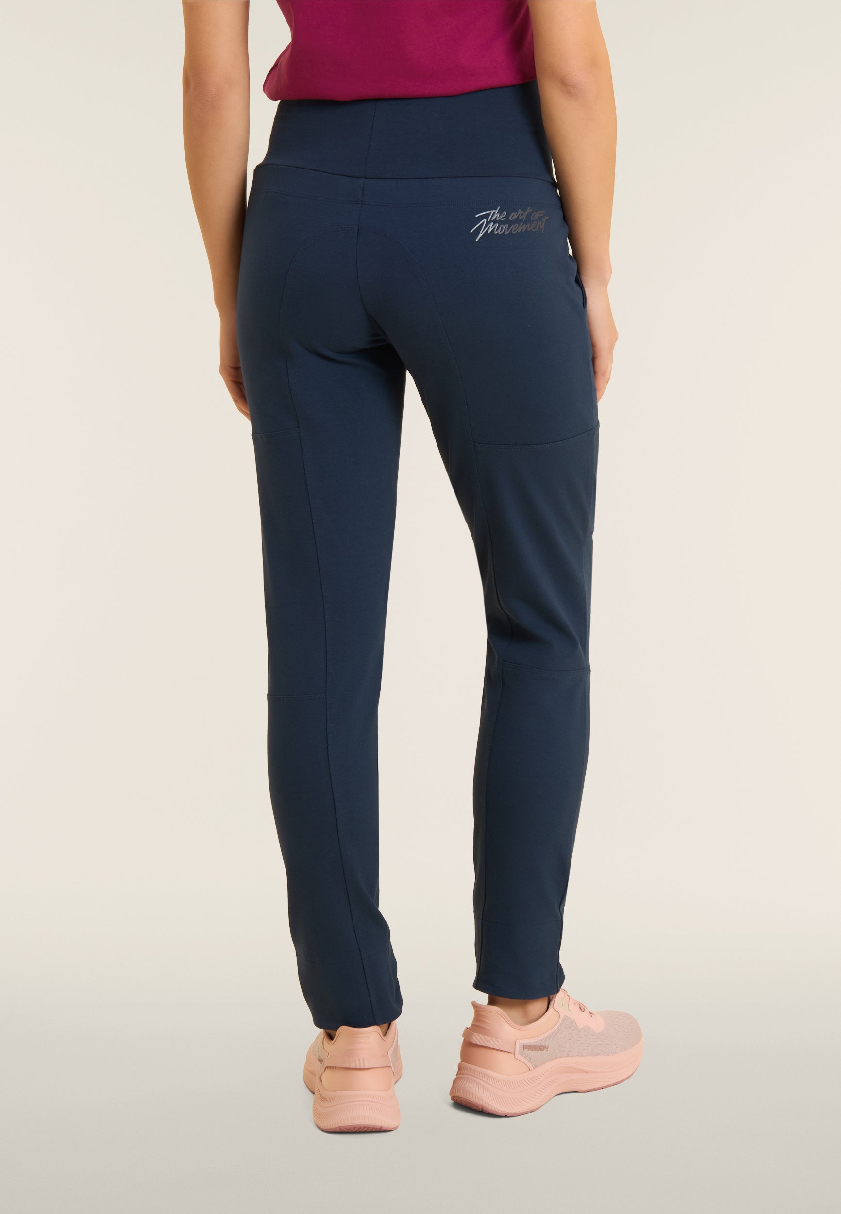 freddy-completo-t-shirt-e-pantalone-the-art-of-movement image 5