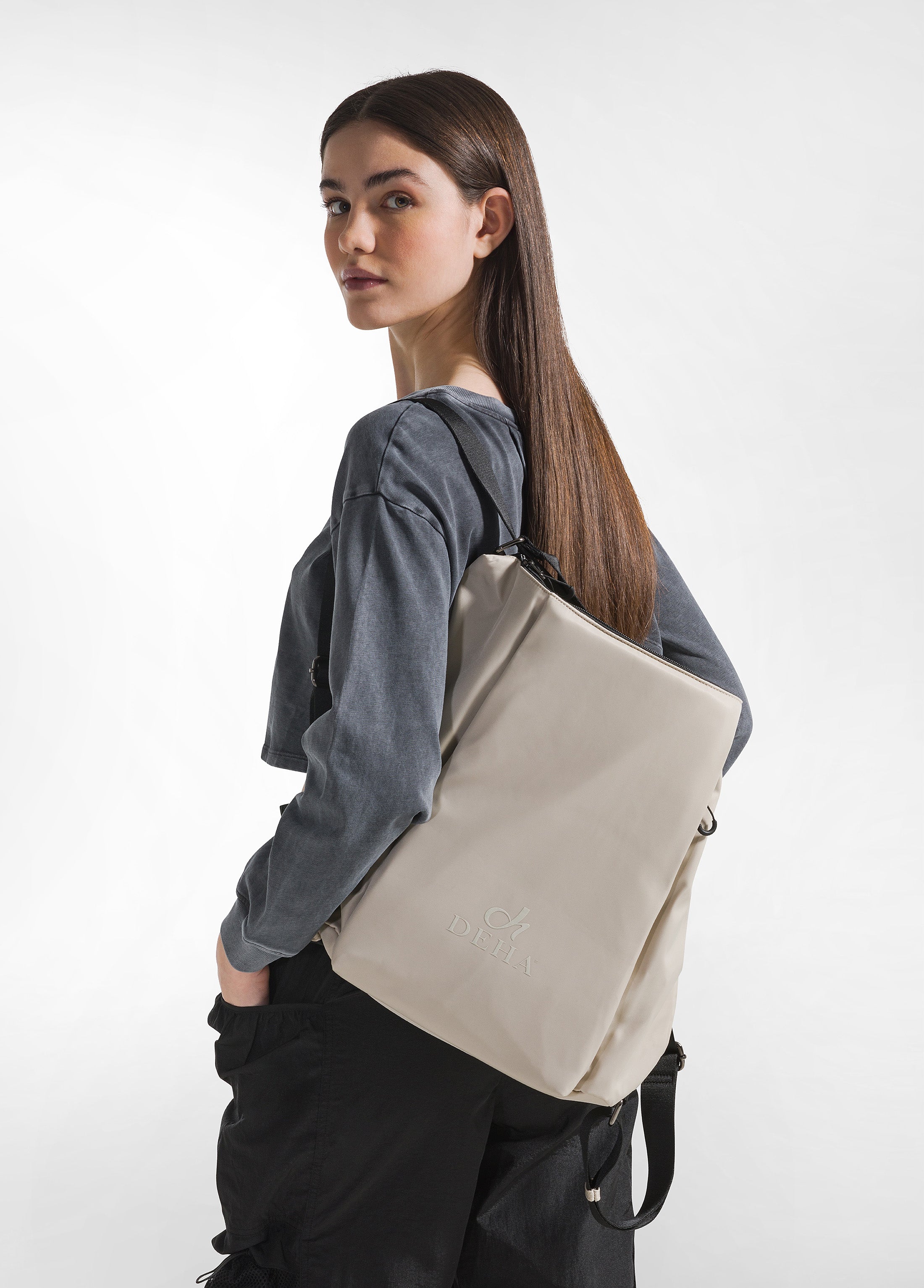deha-d22912-borsa-zainetto-in-nylon-beige-38x35x13-cm image 1
