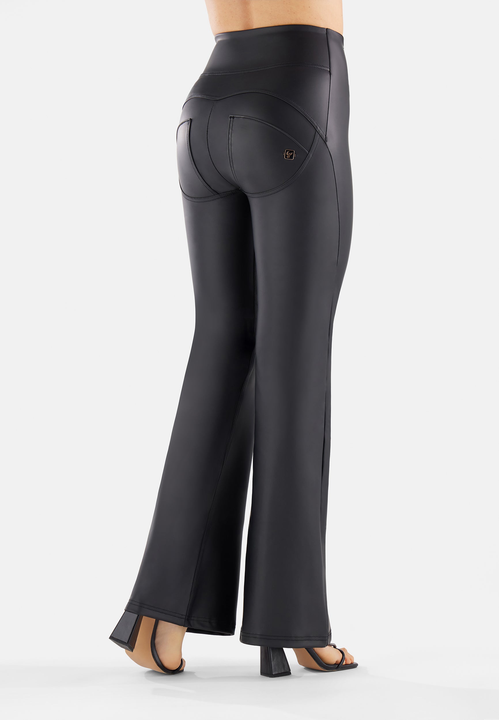 freddy-wr-up-pantaloni-similpelle-vita-alta-fondo-super-flare image 3