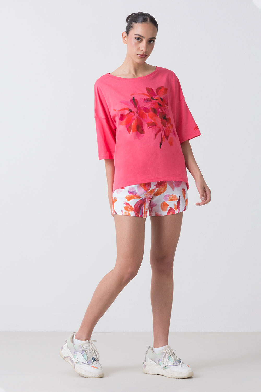 dimensione-danza-summer-t-shirt-donna-in-jersey-leggero-con-grafica-floreale image 7