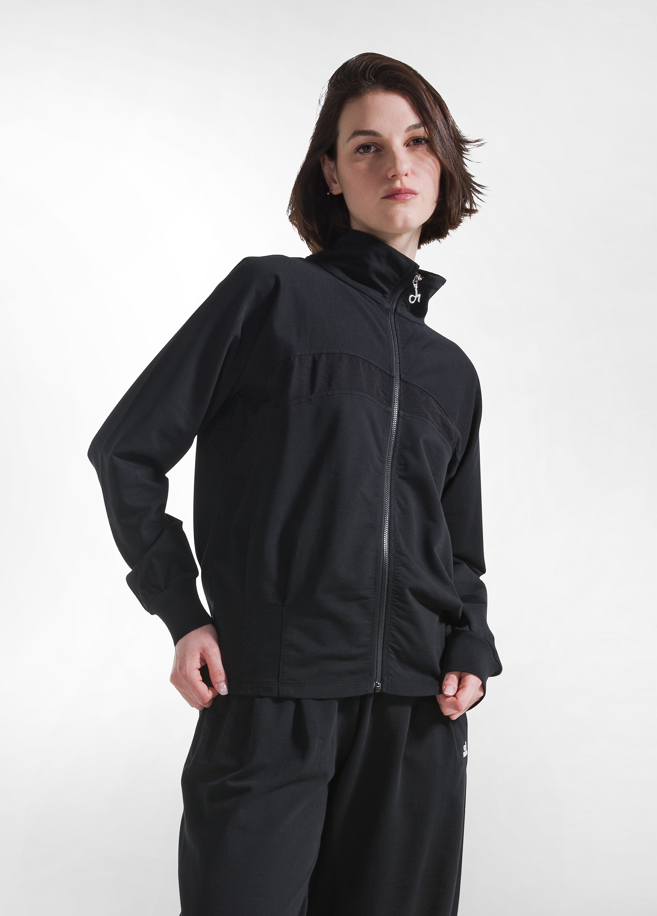 deha-d42230-felpa-full-zip-nera-con-dettaglio-viscosa-stropicciata image 1