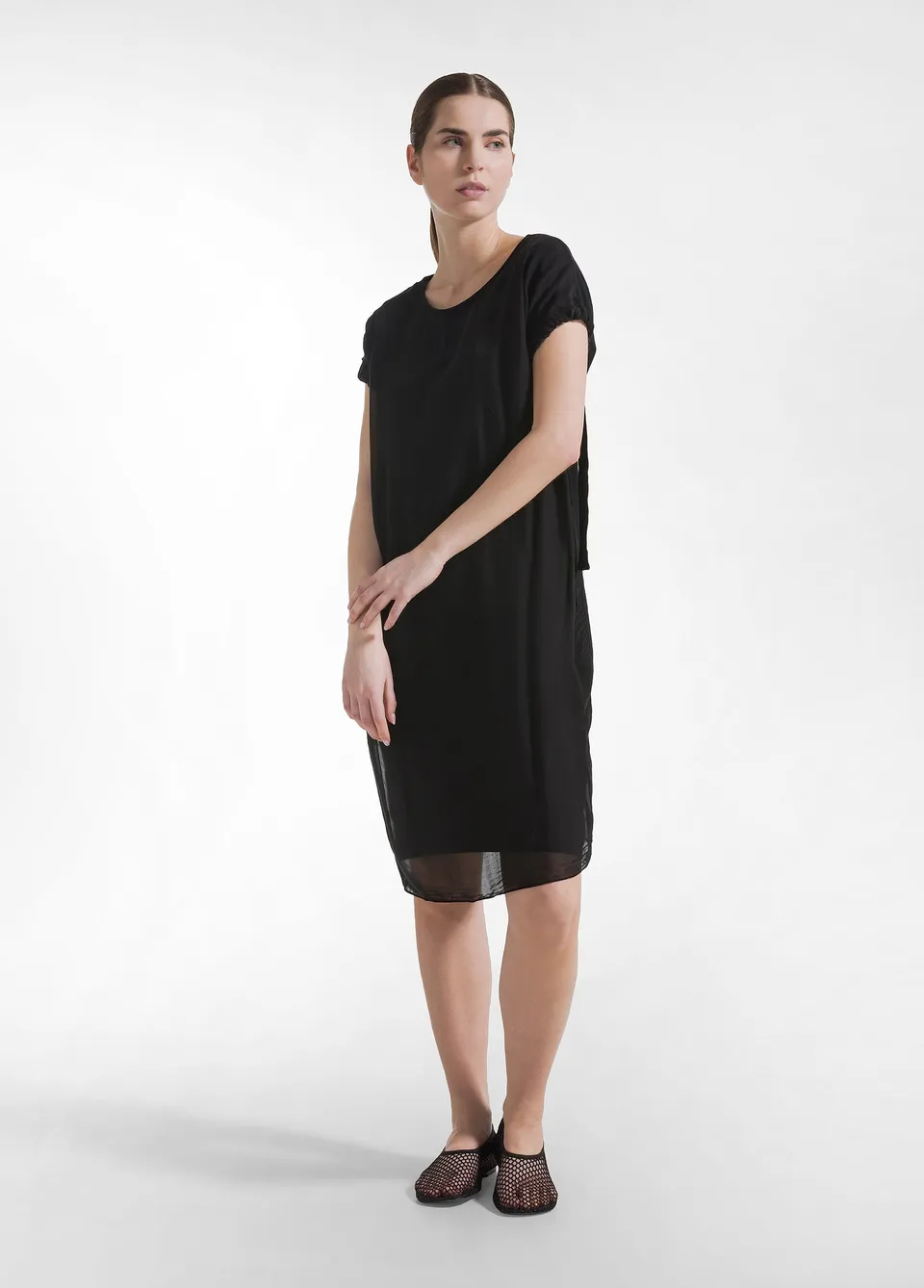 deha-abito-in-cotone-con-maniche-drappeggiare-in-seta-nero image 1