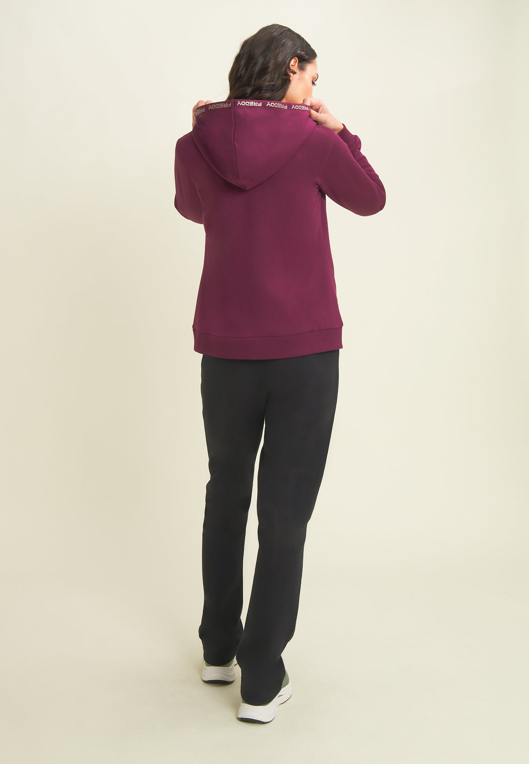 freddy-tuta-con-cappuccio-e-logo-oro-a-contrasto-felpa-zip-pantaloni image 3