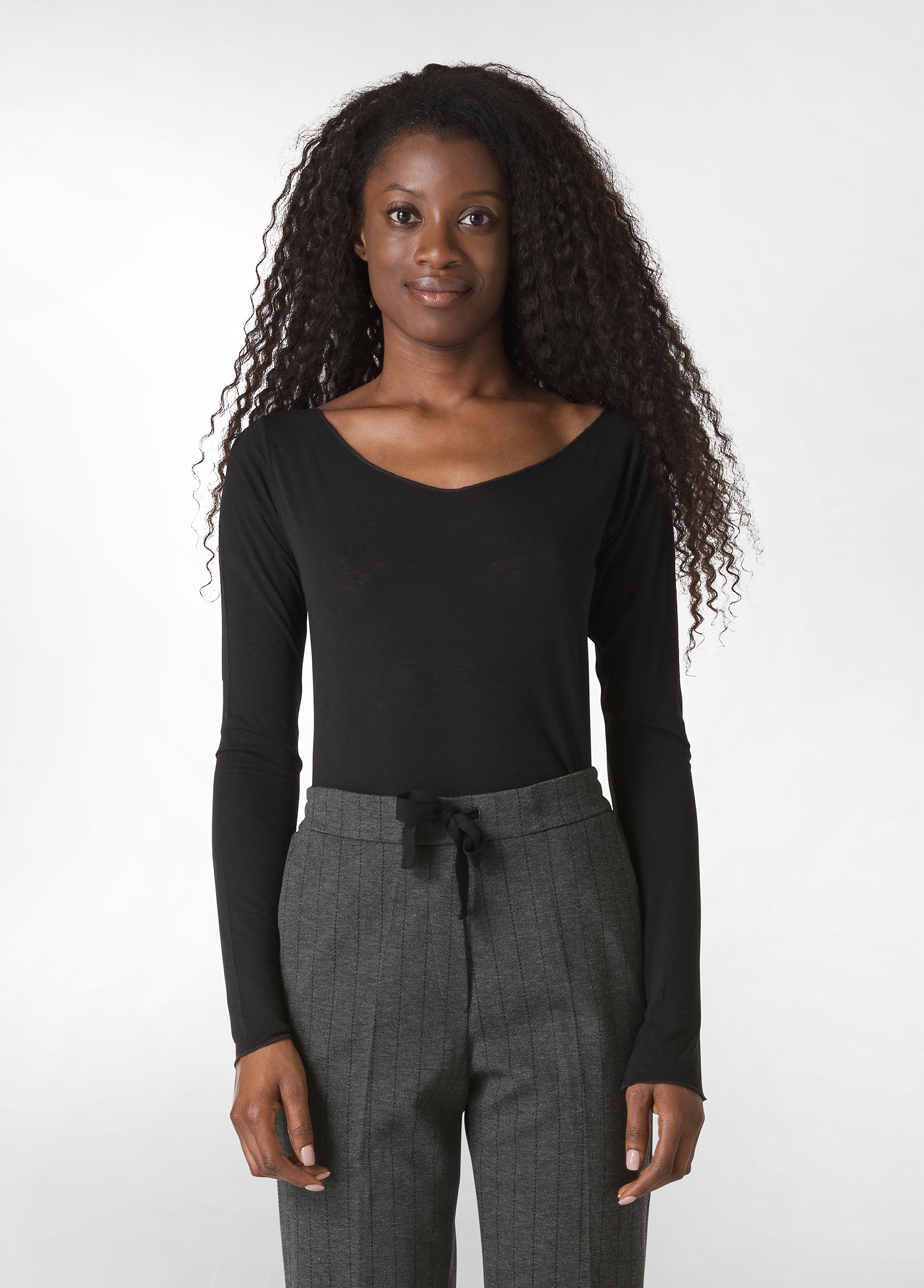 deha-maglietta-in-misto-cashmere-nero-t-shirt-donna image 1