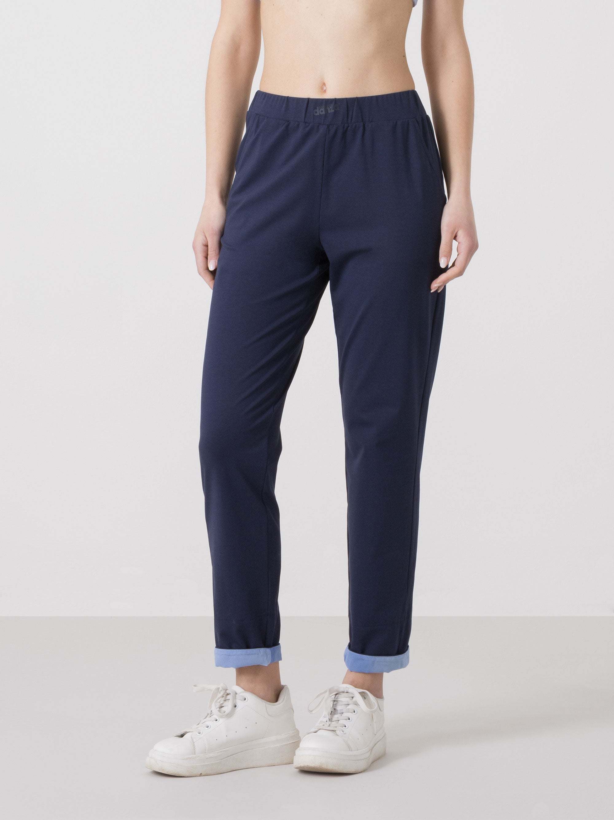 dimensione-danza-pantalone-donna-in-jersey-stretch-modal-con-tasche-e-risvolto image 2