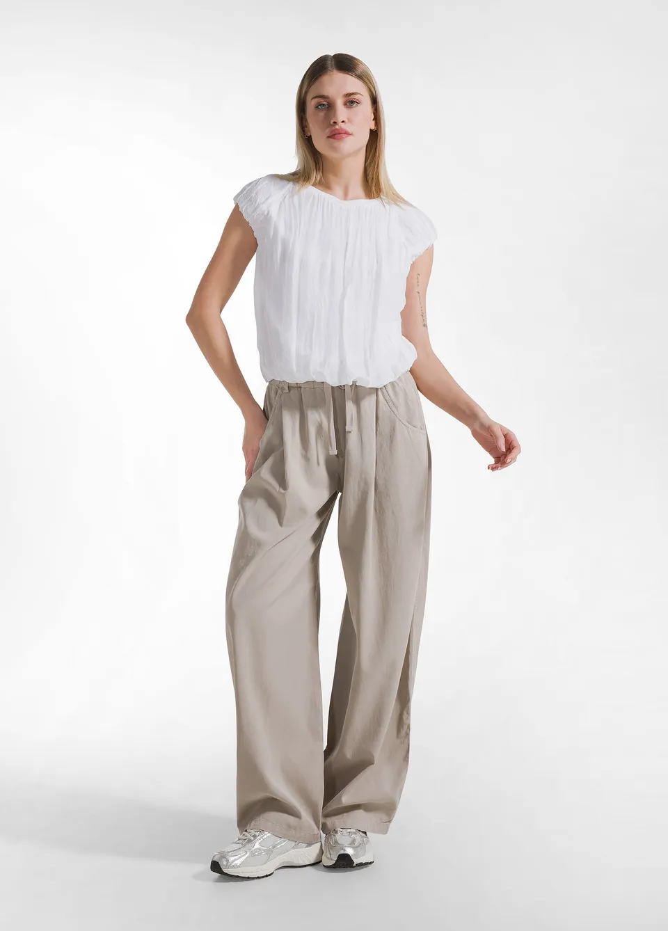 deha-pantaloni-dritti-in-twill-di-lyocell-beige-d42757 image 1