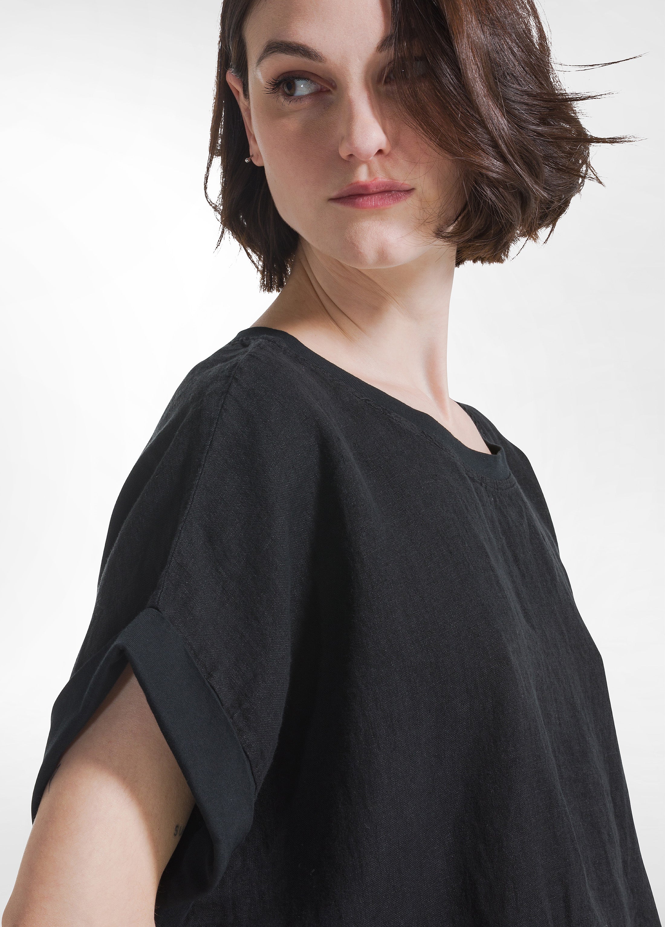 deha-d42590-top-ampio-in-lino-nero image 3