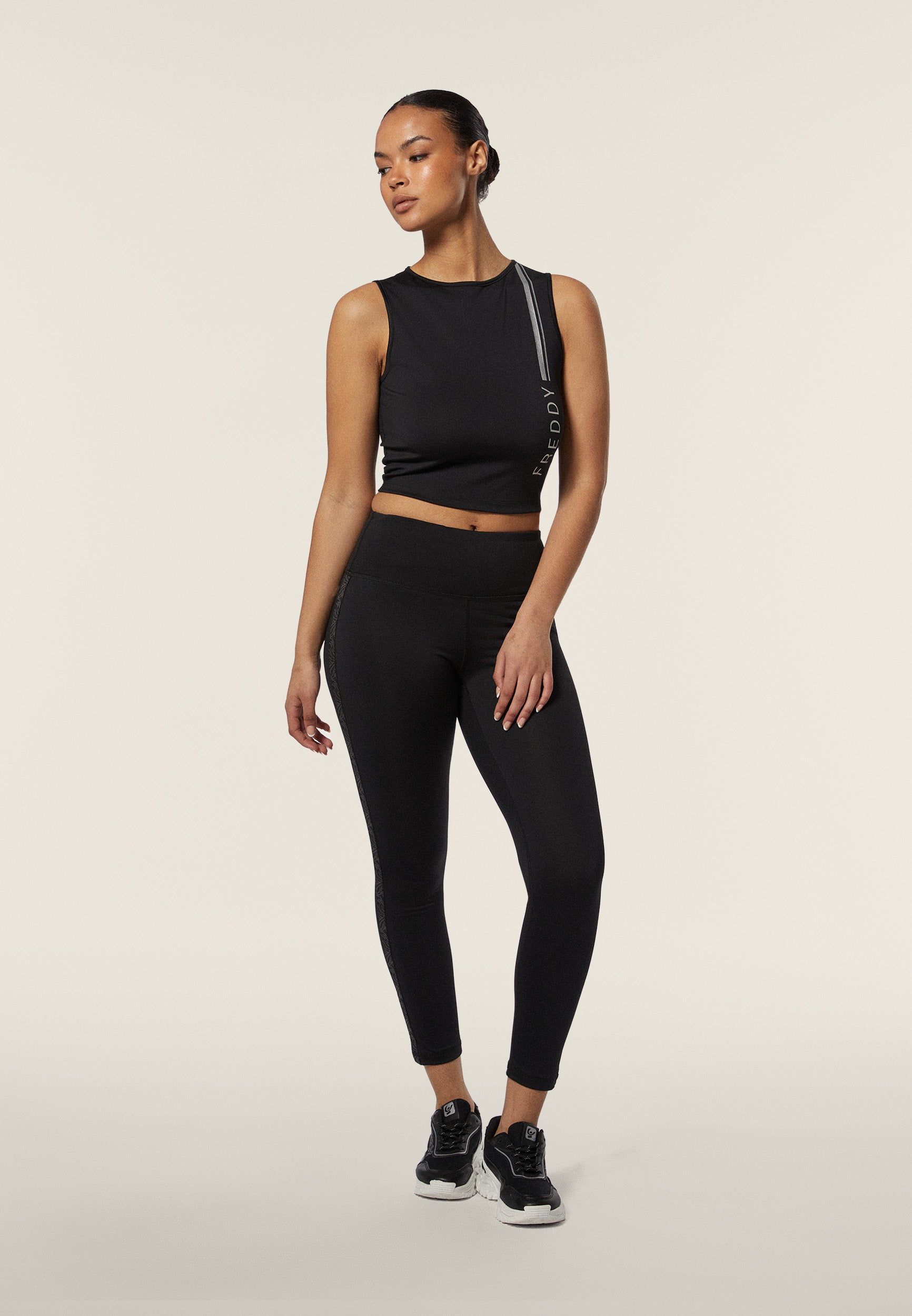 freddy-top-sportivo-cropped-slim-fit-d-i-w-o-con-stampa-metallizzata image 2