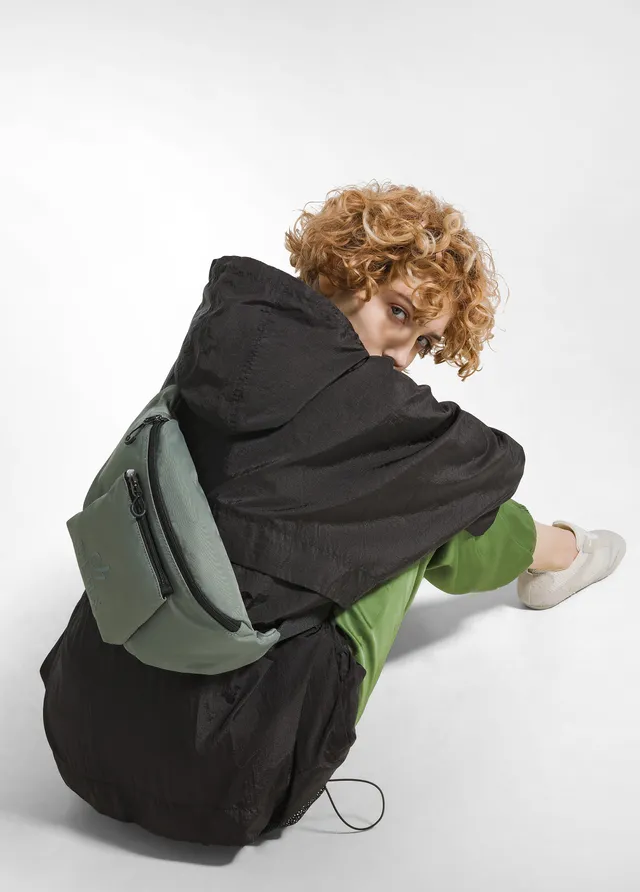 deha-marsupio-in-nylon-verde-40x20-cm-con-4-zip image 1