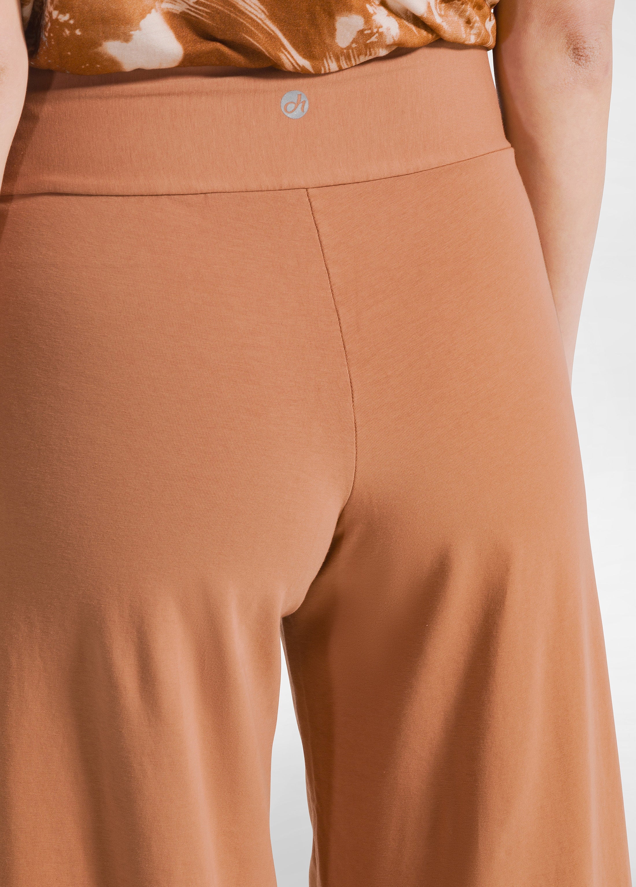 deha-pantalone-gamba-larga-in-jersey-marrone-yoga image 4
