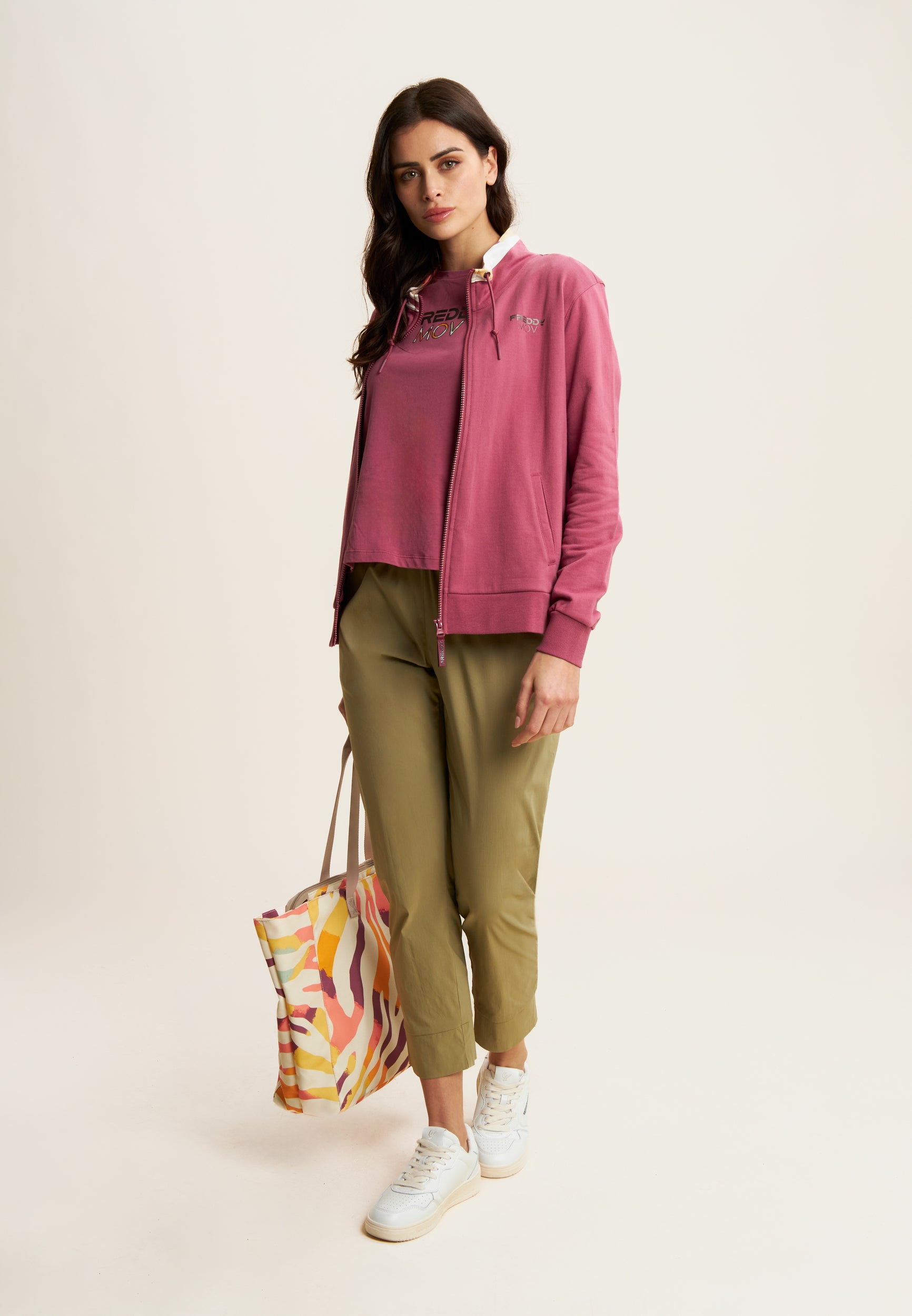 freddy-t-shirt-cropped-con-spacchi-laterali-e-stampa-freddy-mov image 2