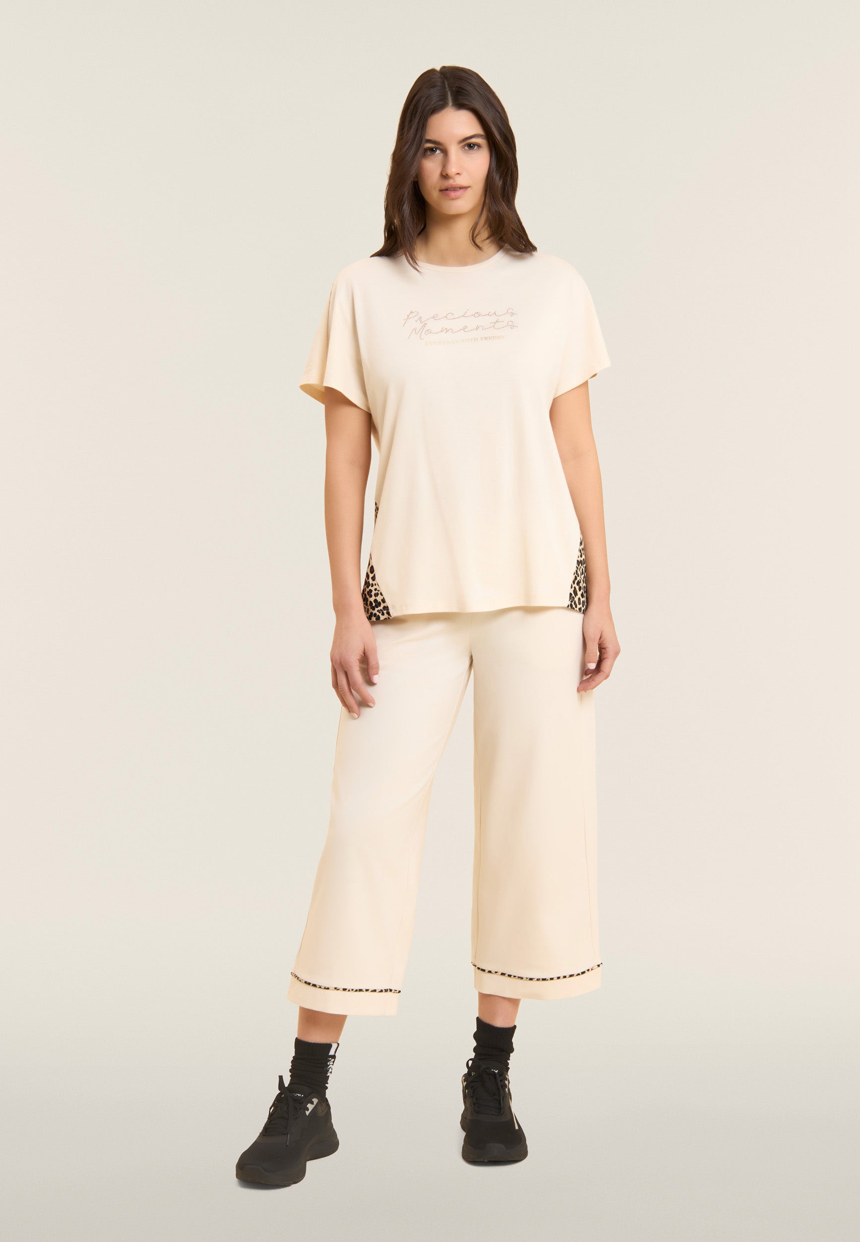 freddy-t-shirt-donna-manica-corta-inserti-animalier-borchie-oro image 2