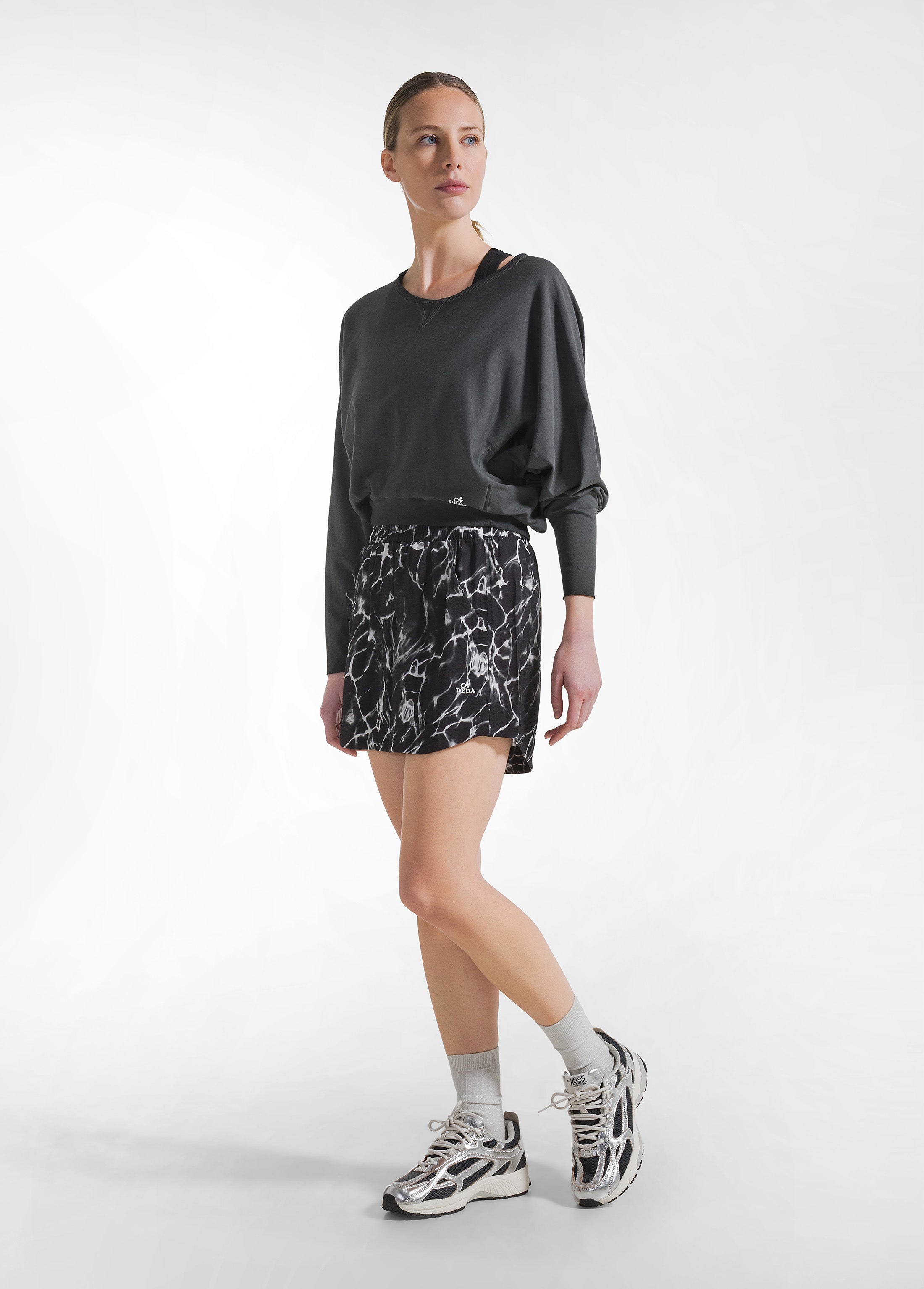 deha-shorts-in-viscosa-effetto-stropicciato-all-over-nero image 1