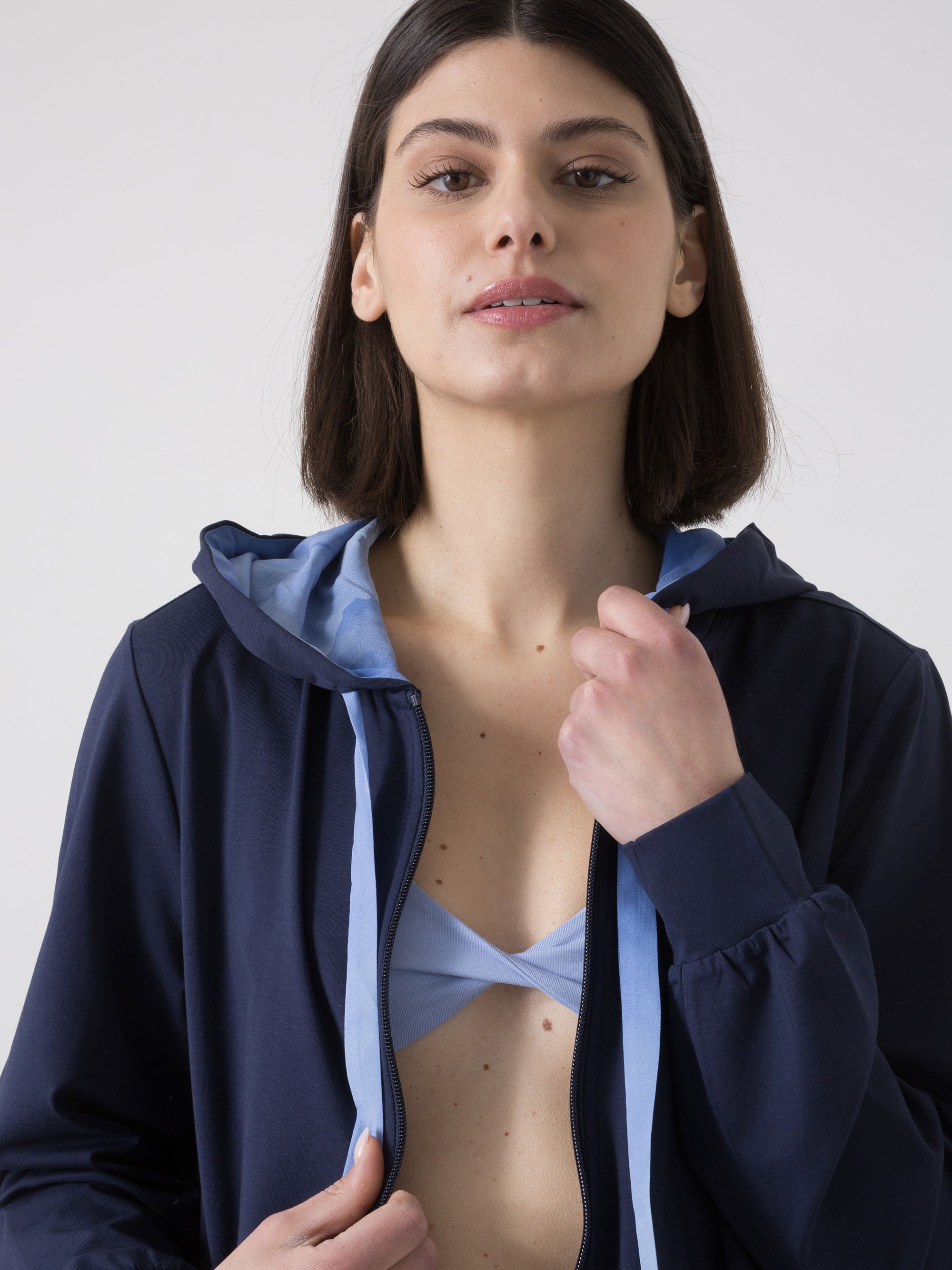 dimensione-danza-felpa-donna-con-cappuccio-full-zip-e-dettagli-a-contrasto image 5