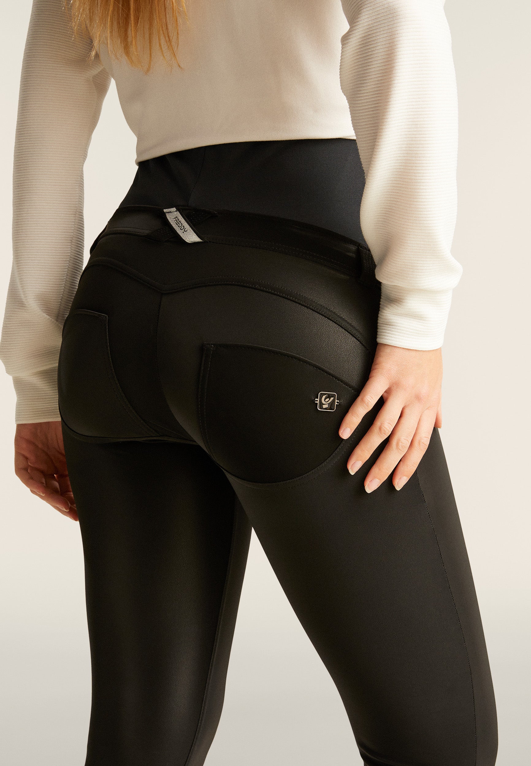 freddy-wr-up-maternity-pantaloni-push-up-in-similpelle-effetto-bagnato image 5