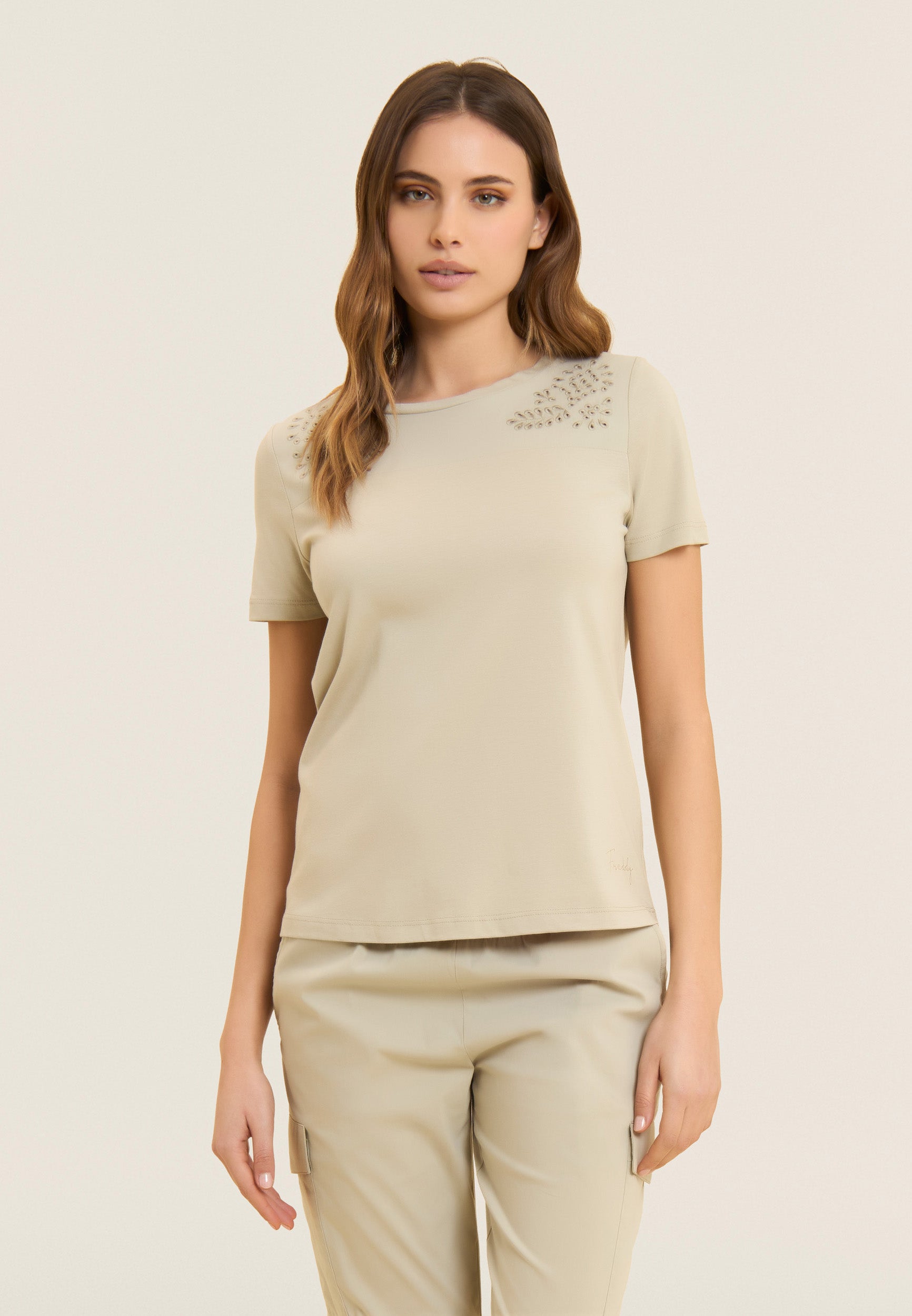 freddy-t-shirt-donna-in-jersey-con-ricami-floreali-sangallo image 1