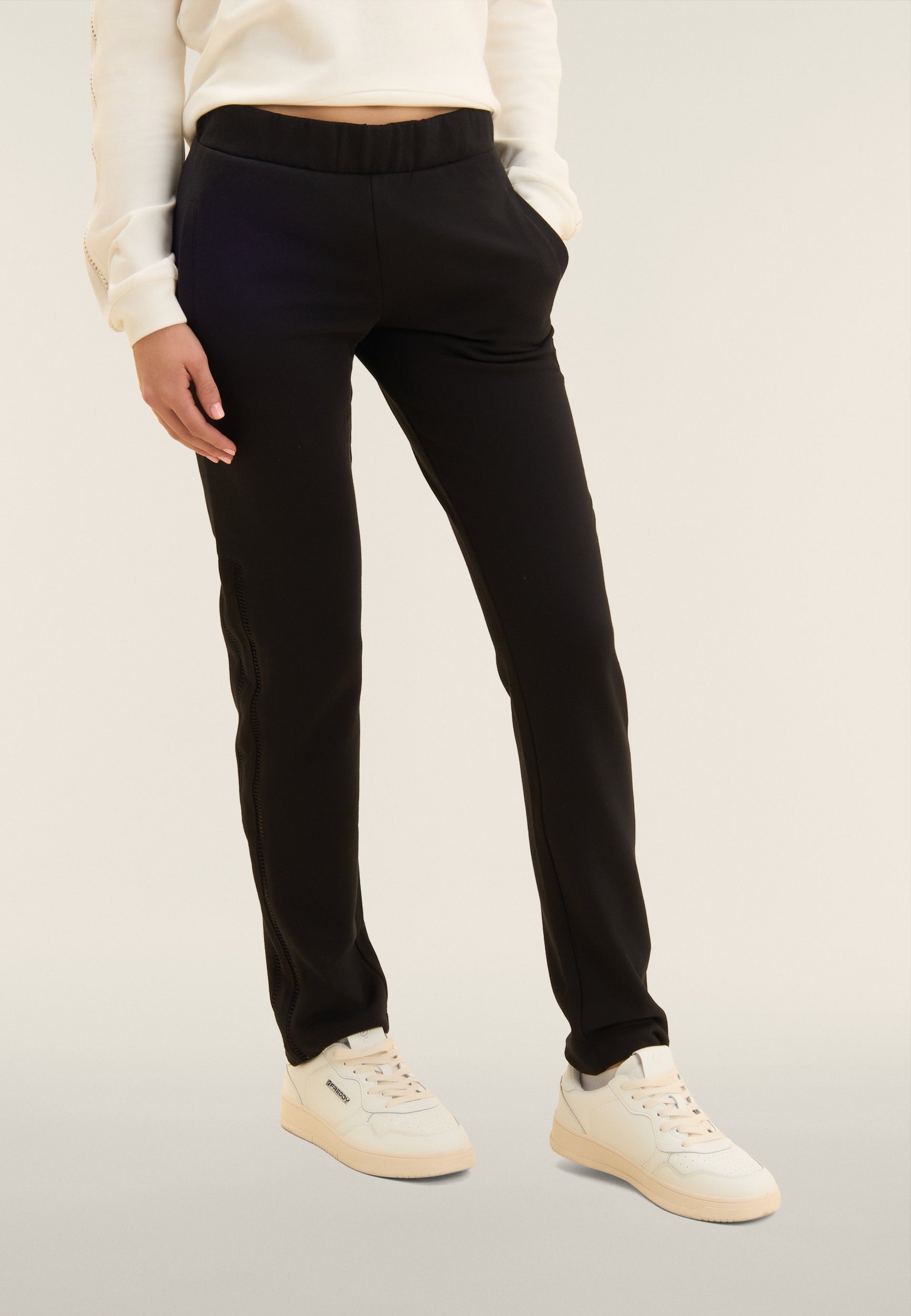 freddy-pantaloni-sportivi-uomo-gamba-dritta-in-french-terry-con-ricamo-traforato image 1