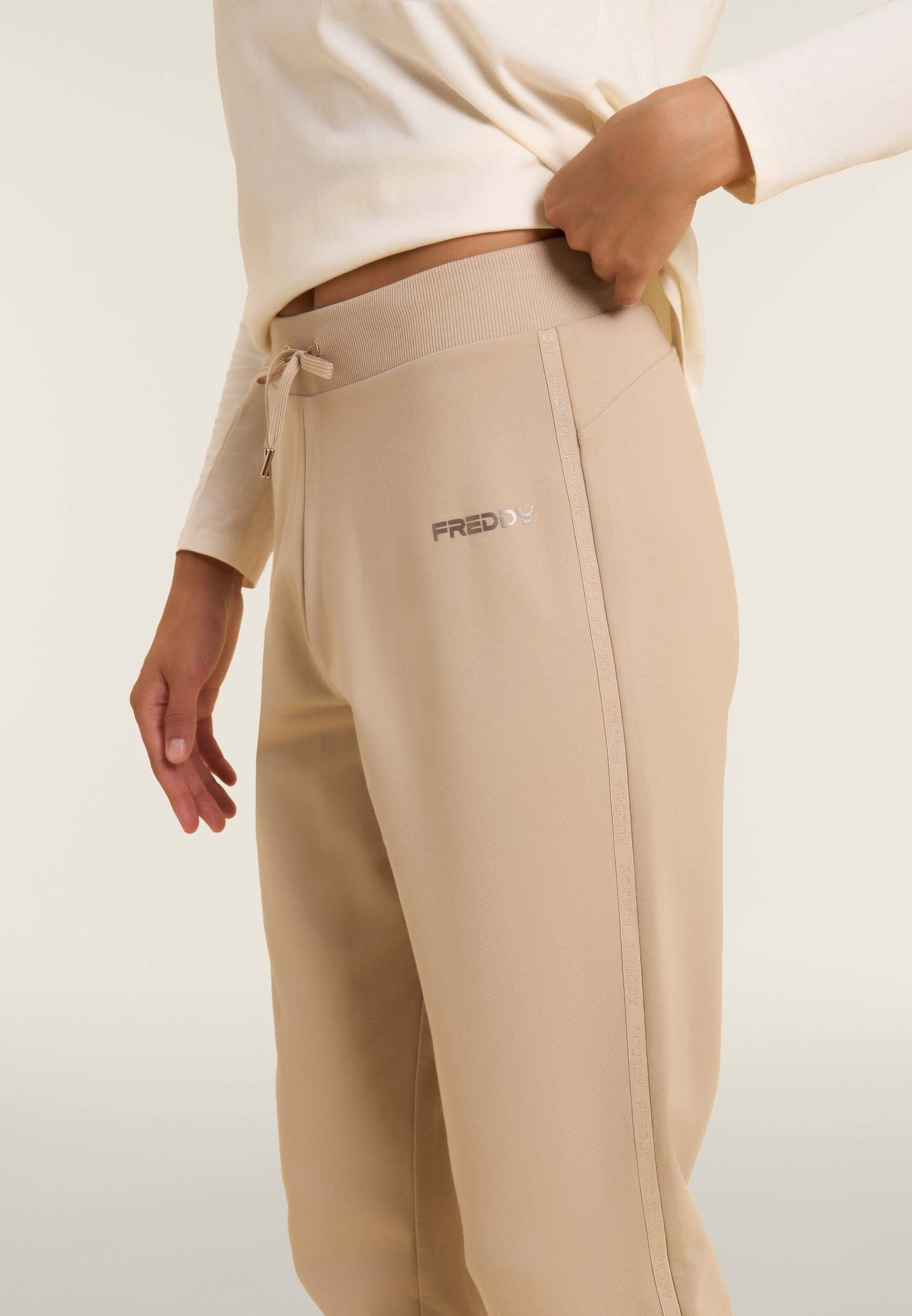 freddy-pantaloni-tuta-fondo-a-costina-con-bande-logate image 4