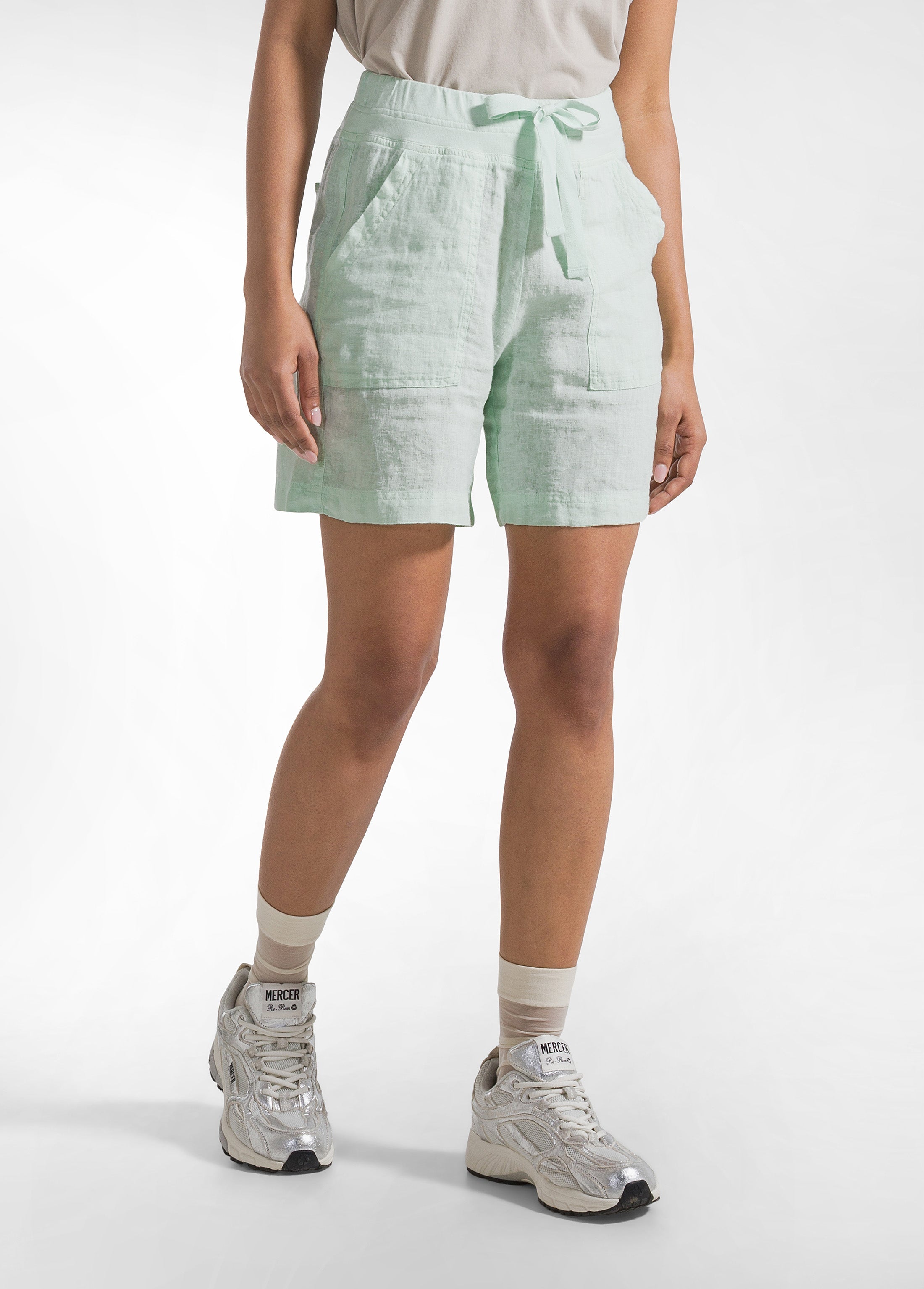 deha-shorts-in-lino-verde-130-g-m-garment-dyed image 2
