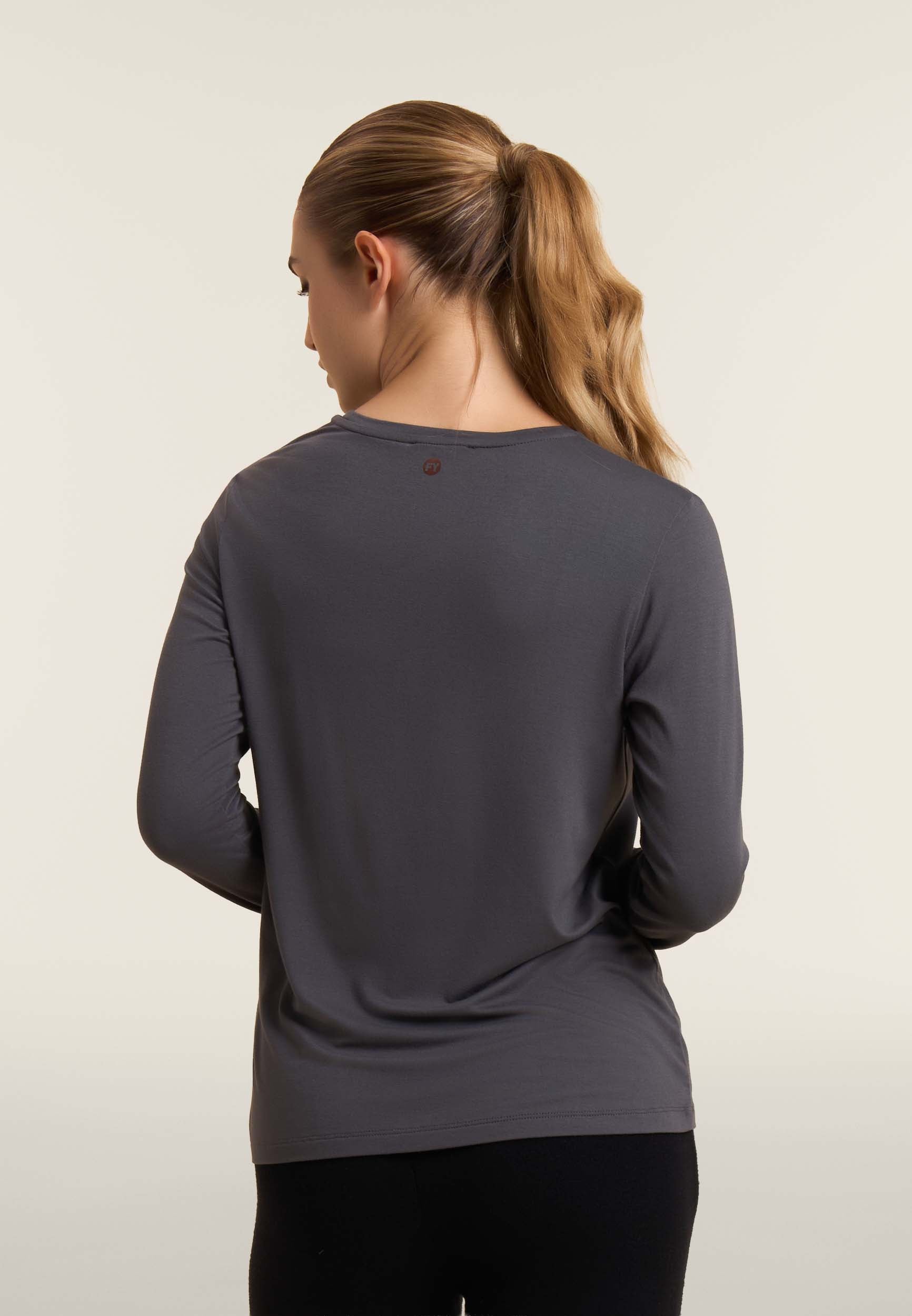 freddy-t-shirt-donna-manica-lunga-con-scritta-here-and-now-in-strass image 3