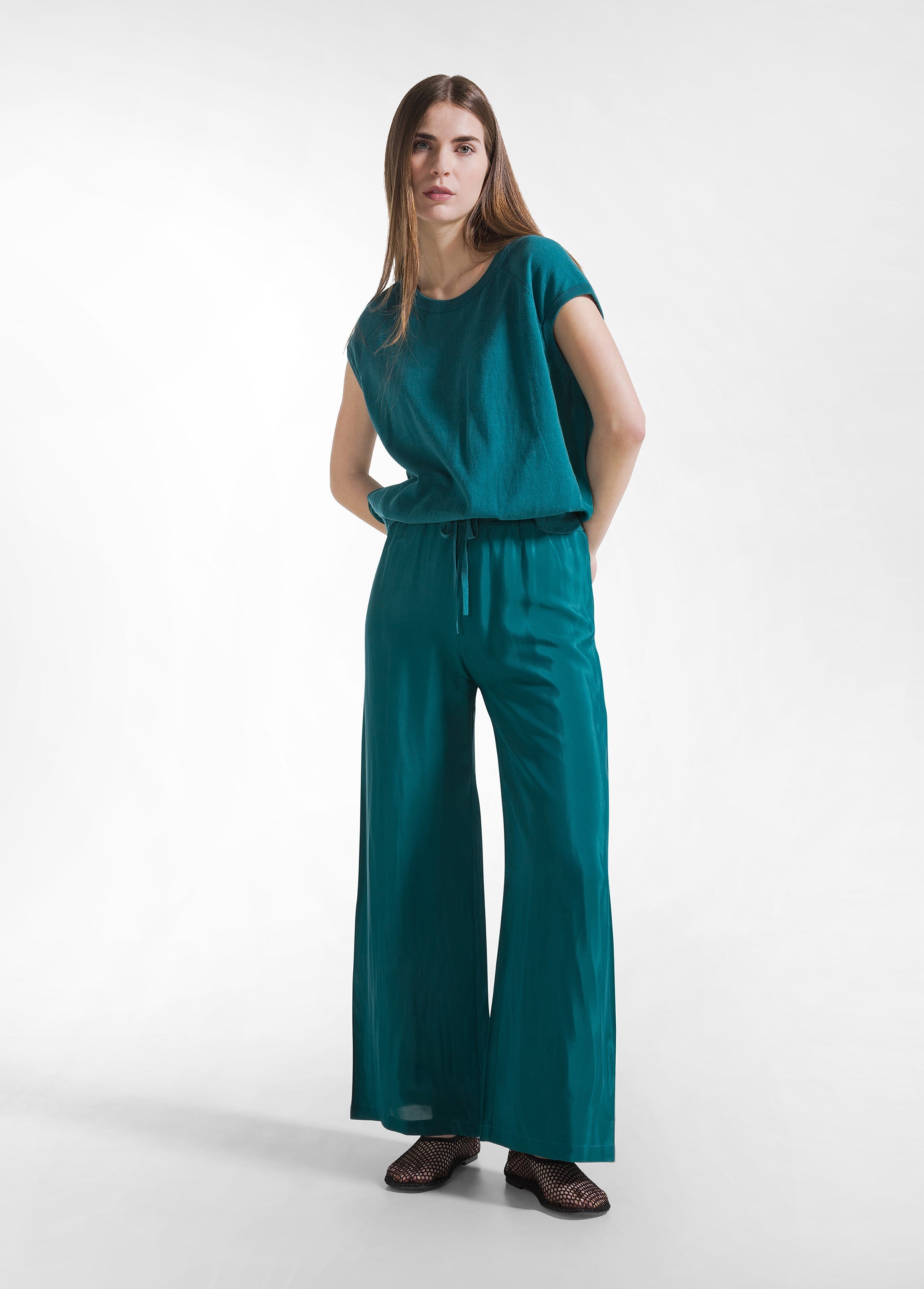deha-d42373-top-in-cotone-e-seta-verde-con-scollo-a-v image 4