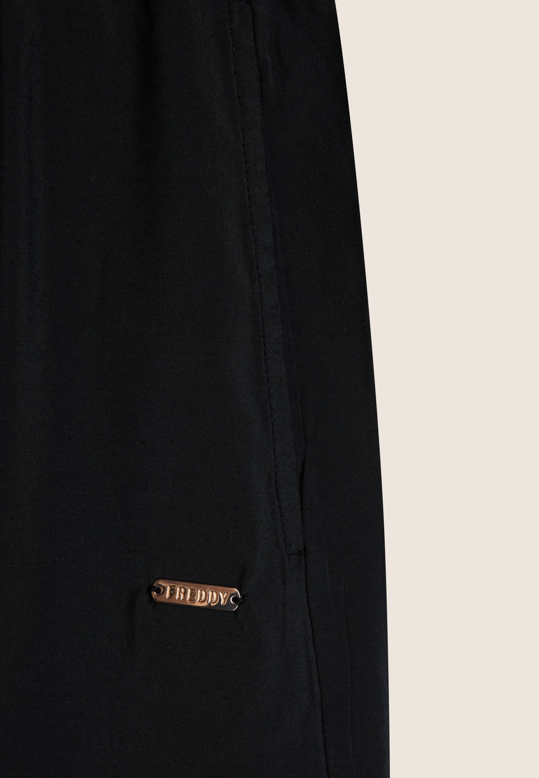 freddy-pantaloni-corti-comfort-donna-in-modal-gamba-wide-leg image 3