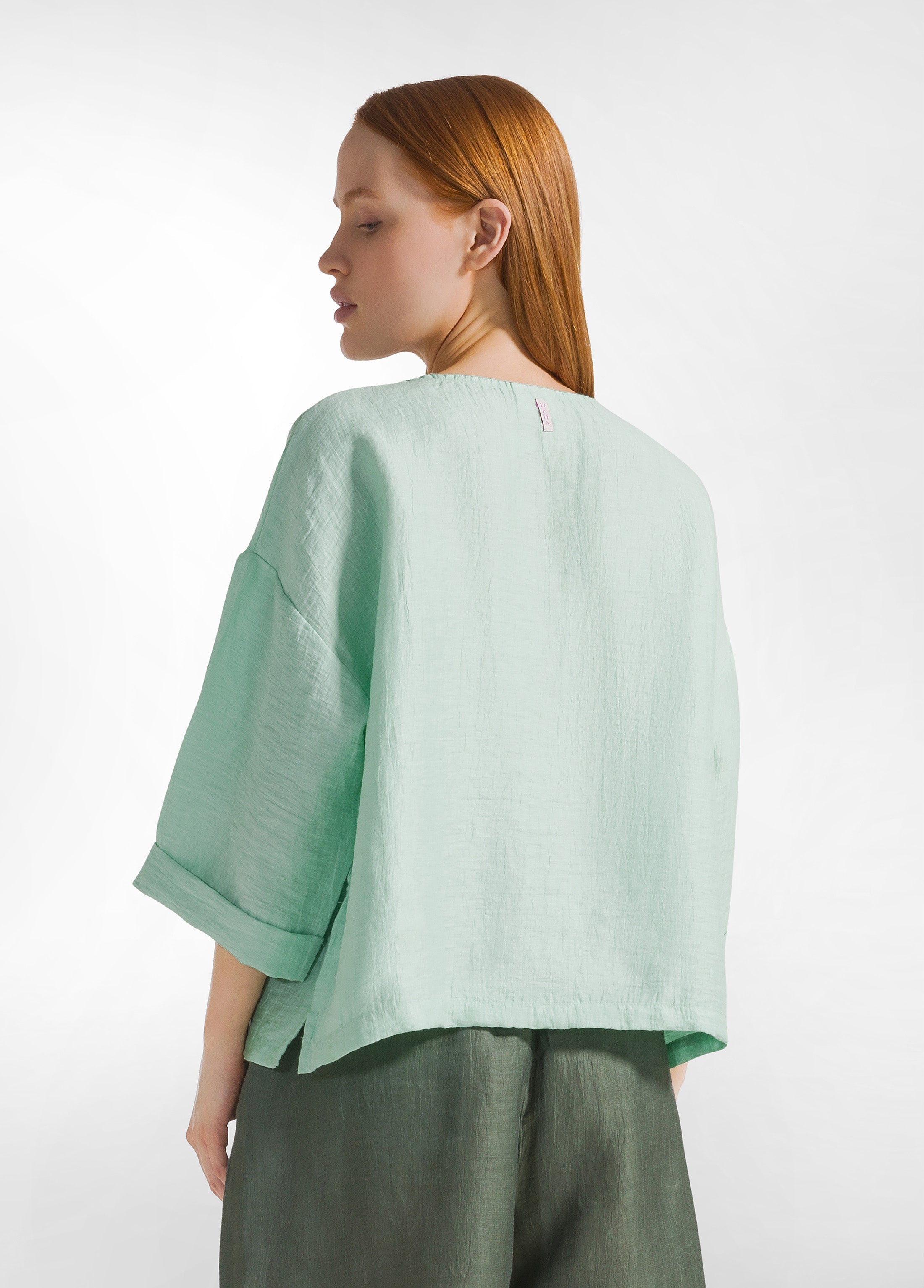 deha-blusa-in-lino-lucido-verde-manica-ampia-3-4 image 2