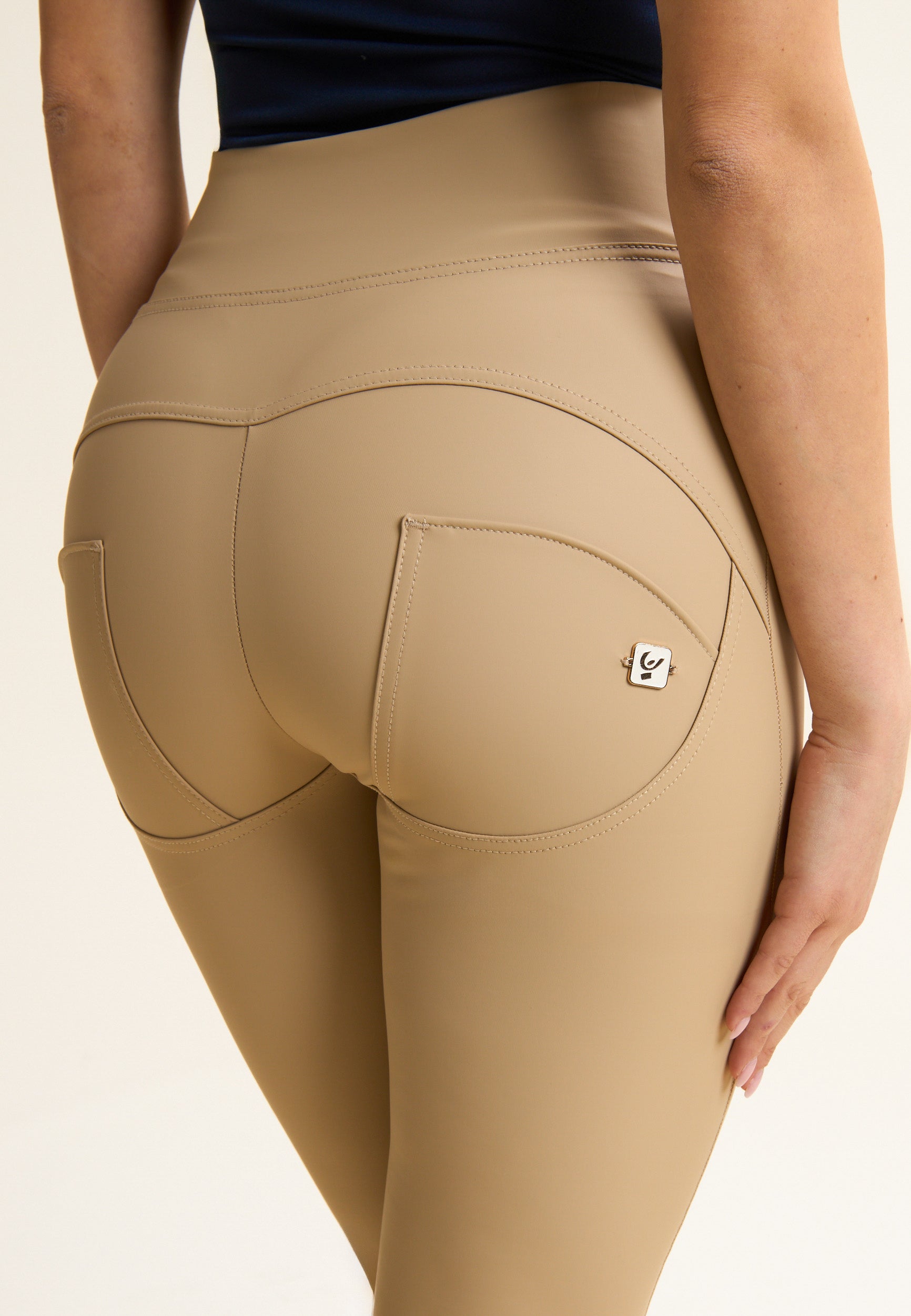 freddy-pantaloni-wr-up-similpelle-vita-alta-superskinny-con-bottoni image 6