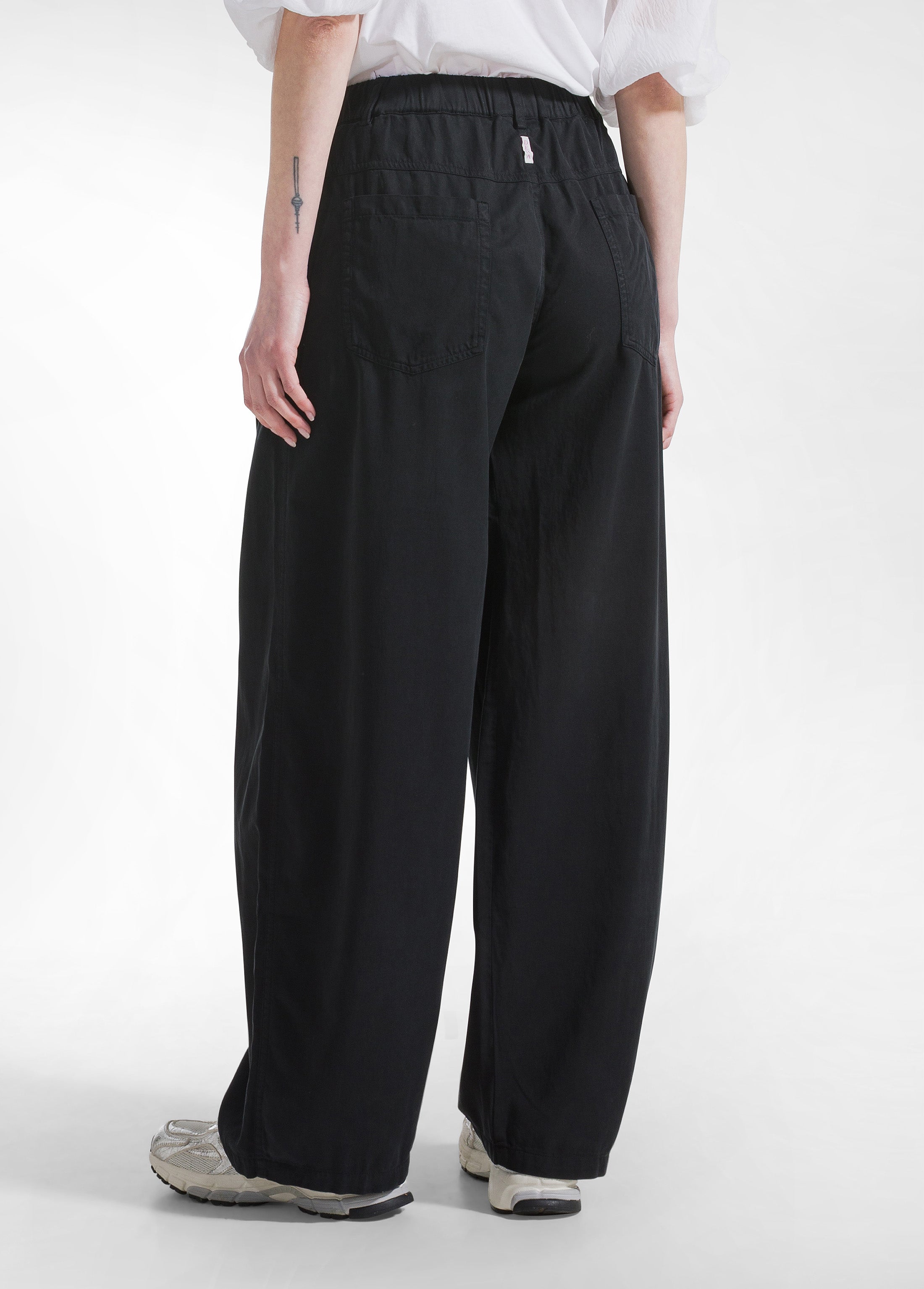 deha-d42757-pantaloni-dritti-in-twill-di-lyocell-nero image 3
