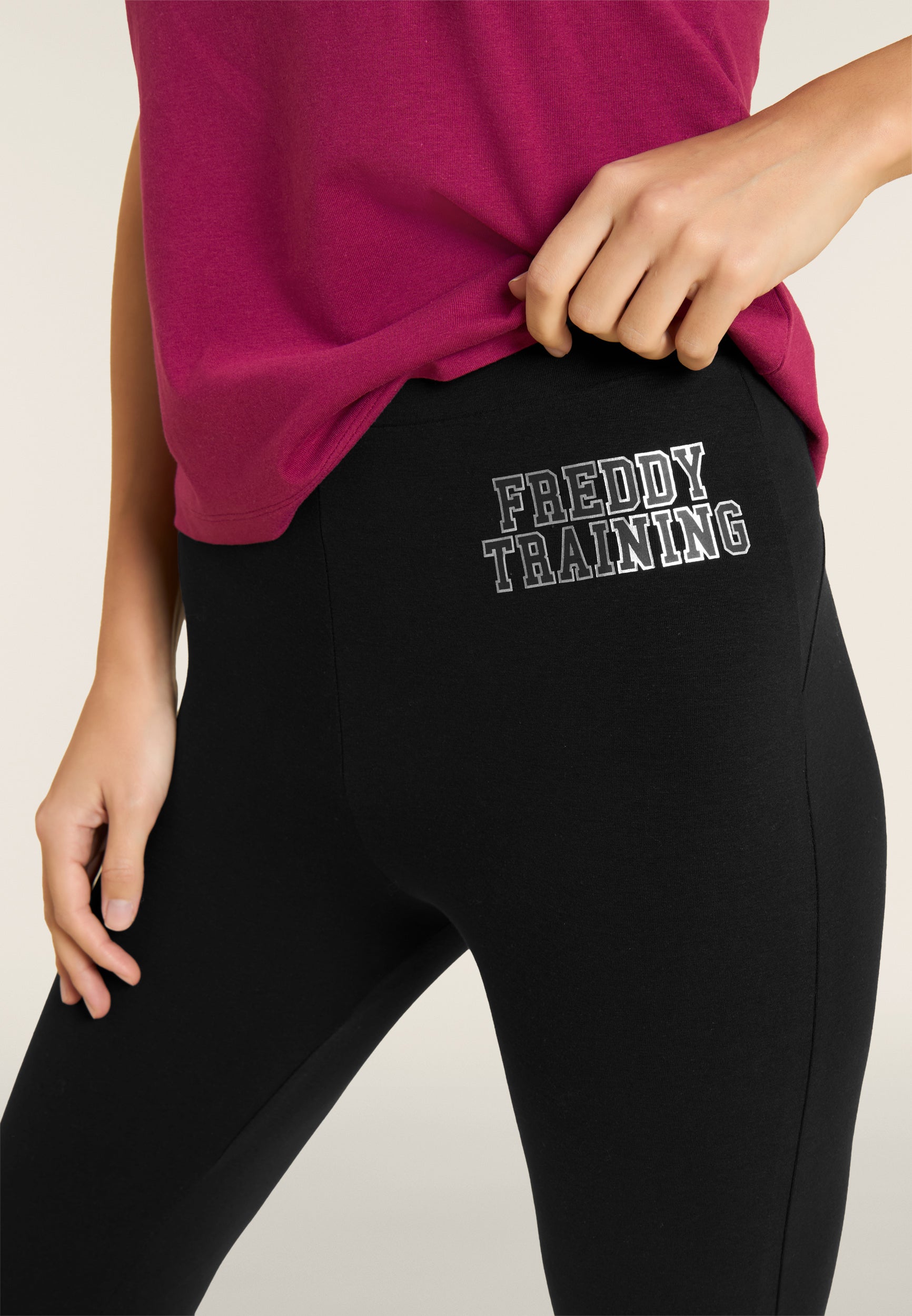 freddy-training-leggings-7-8-vita-alta-con-carr-e-stampa-glitter image 4