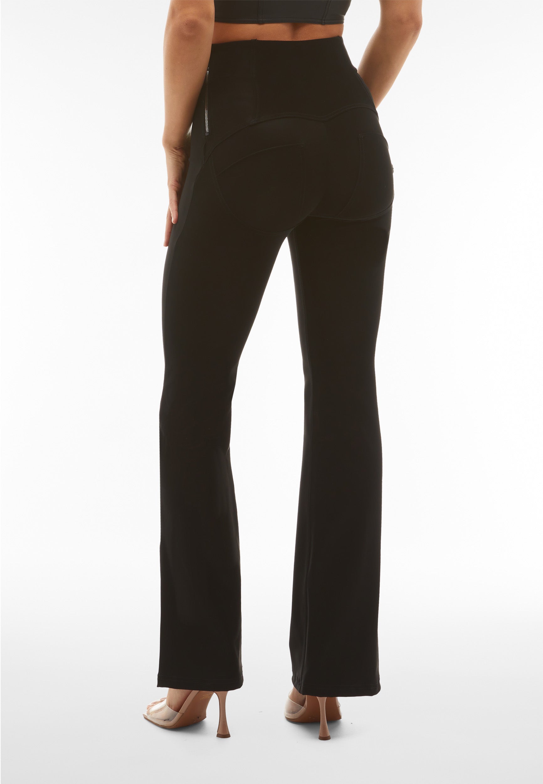 freddy-pantaloni-wr-up-flare-vita-alta-in-similpelle-wet-effect image 3