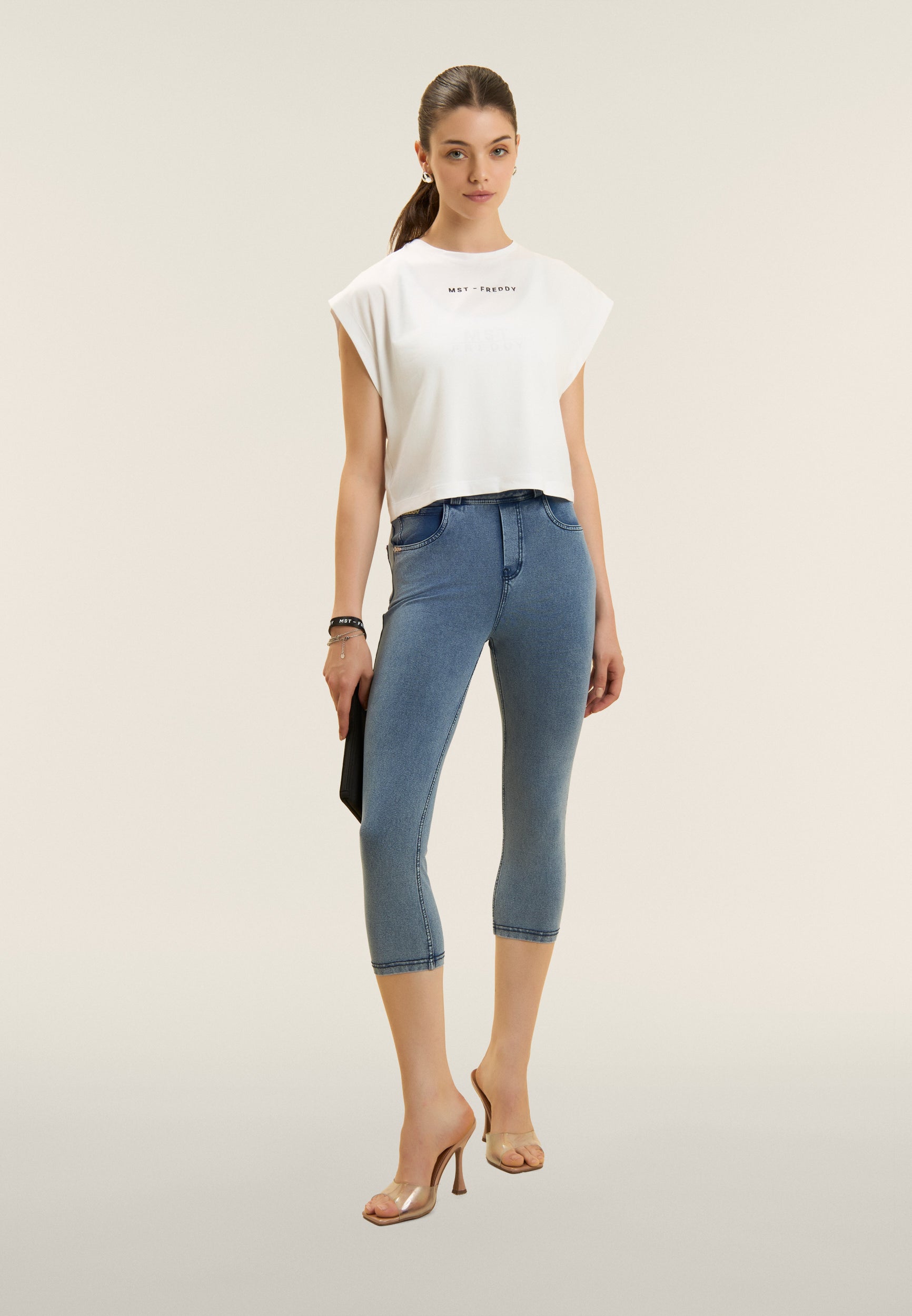 freddy-t-shirt-cropped-manica-corta-con-stampe-mst-freddy image 2