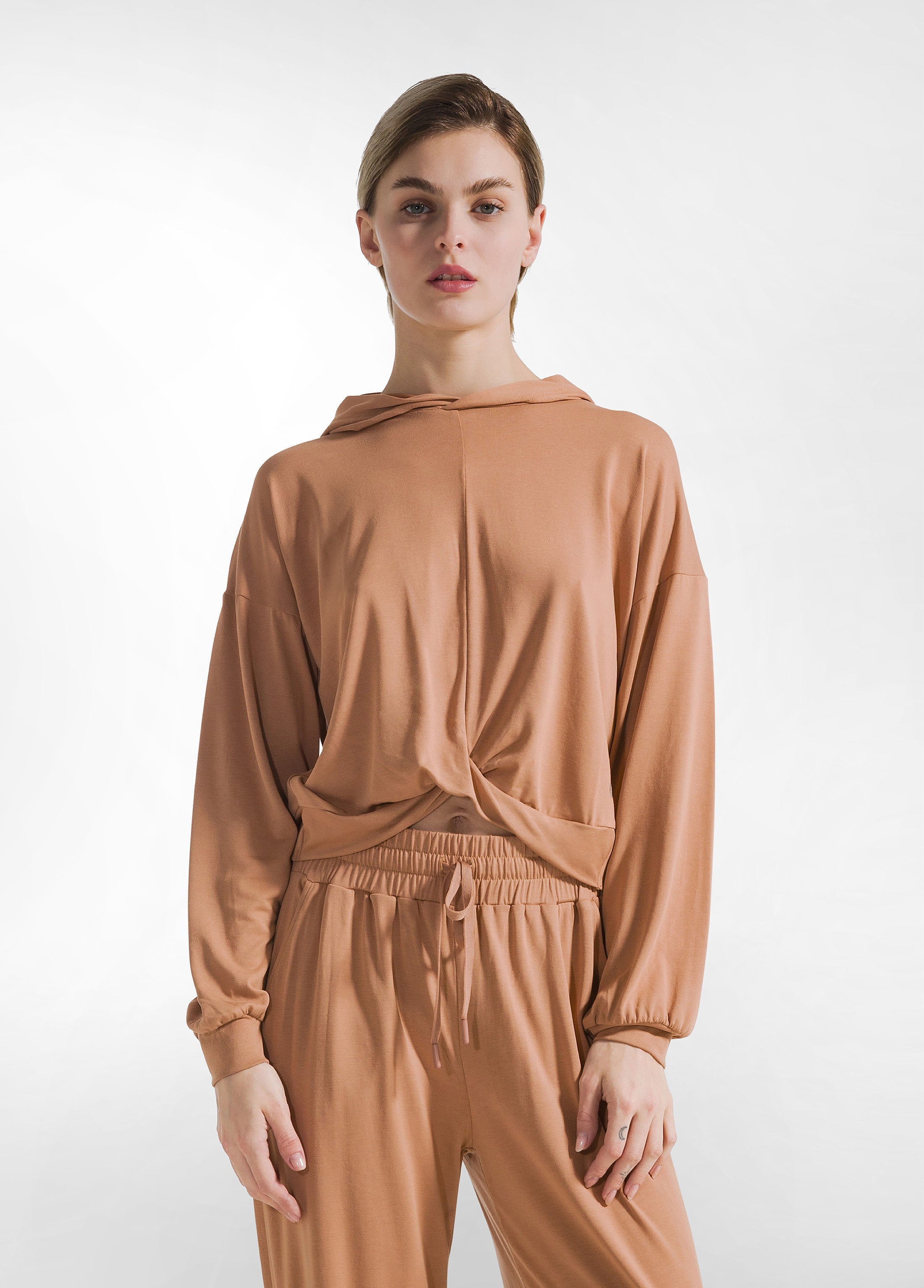 deha-felpa-con-nodo-in-jersey-modal-cropped-con-cappuccio-marrone image 1