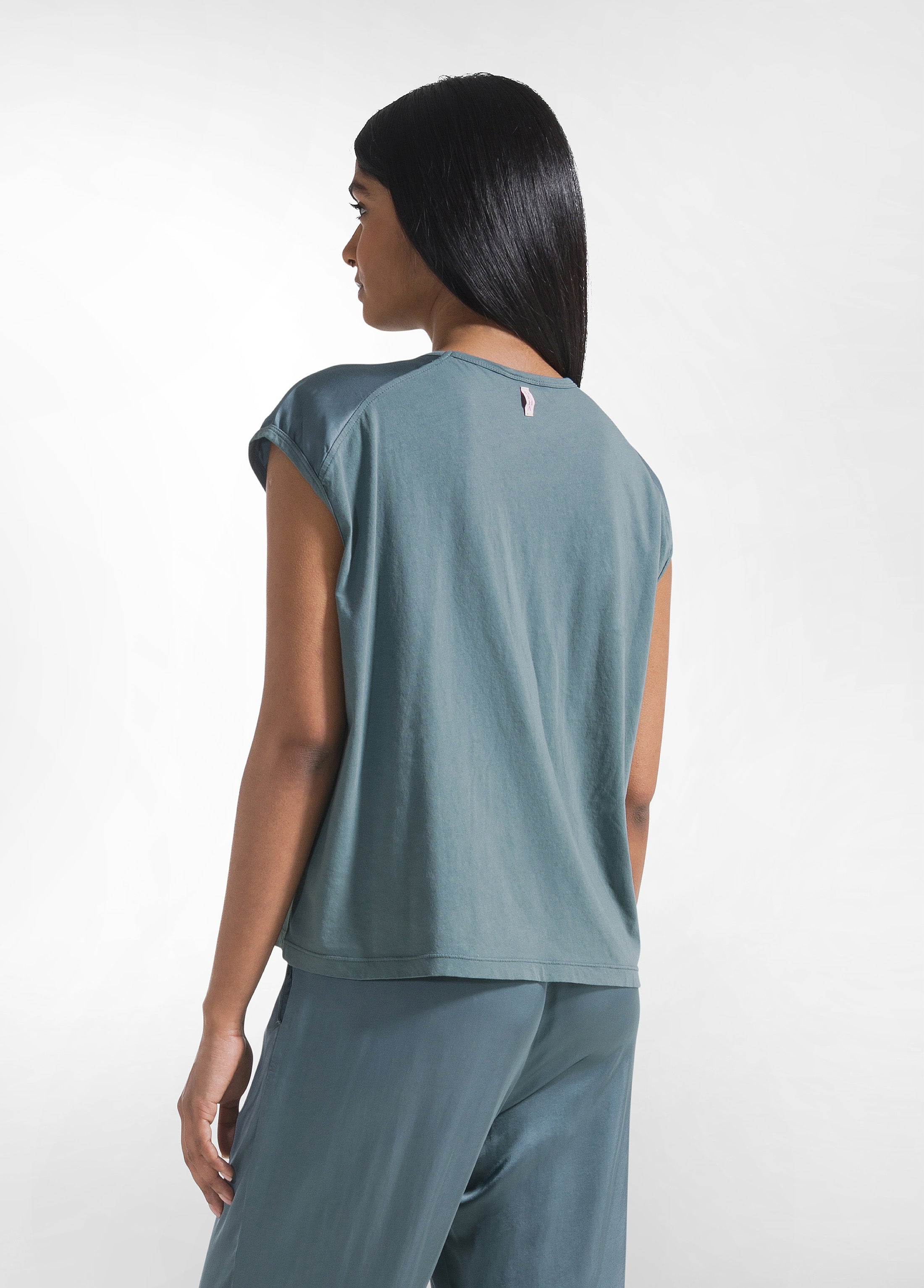deha-top-con-maniche-in-satin-e-corpo-in-jersey-verde-2 image 2