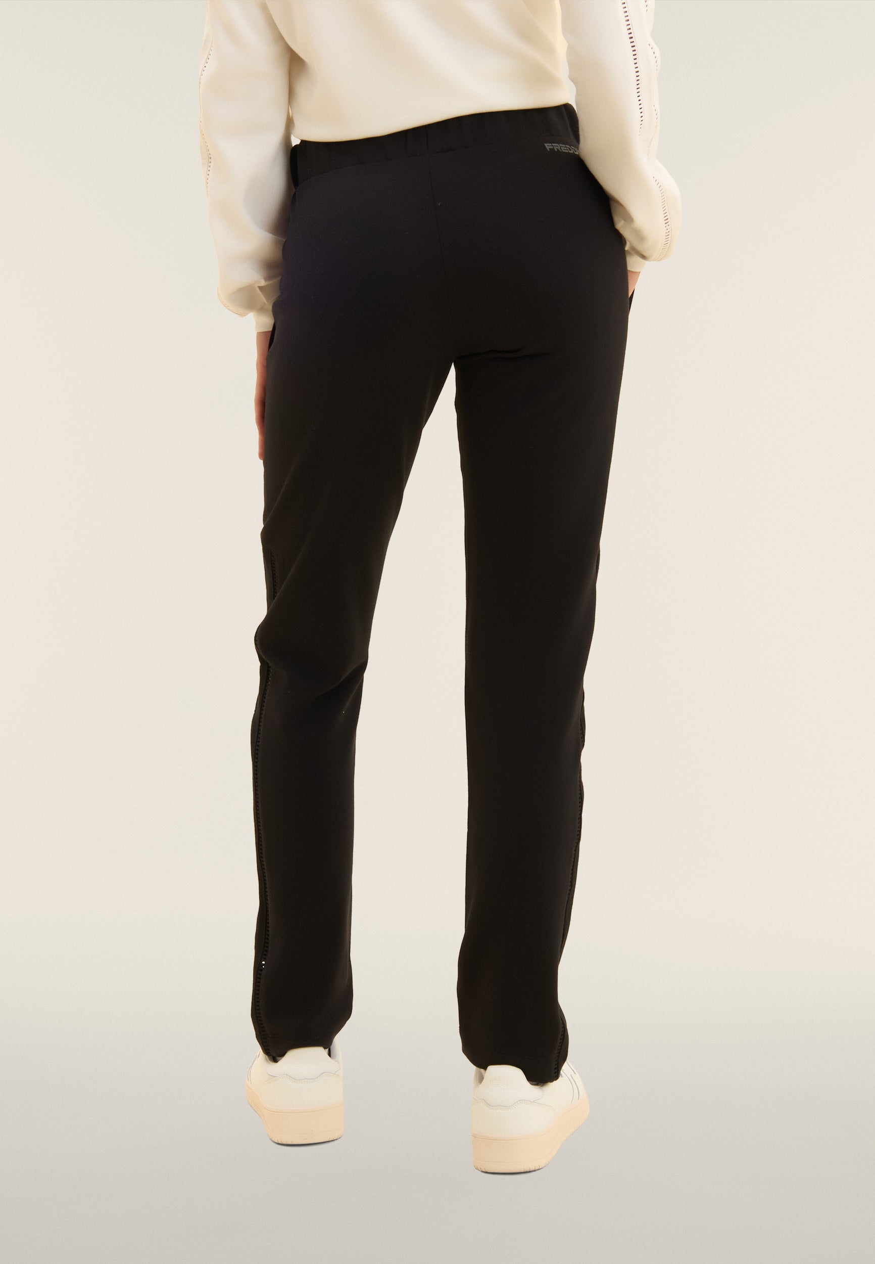 freddy-pantaloni-sportivi-uomo-gamba-dritta-in-french-terry-con-ricamo-traforato image 3
