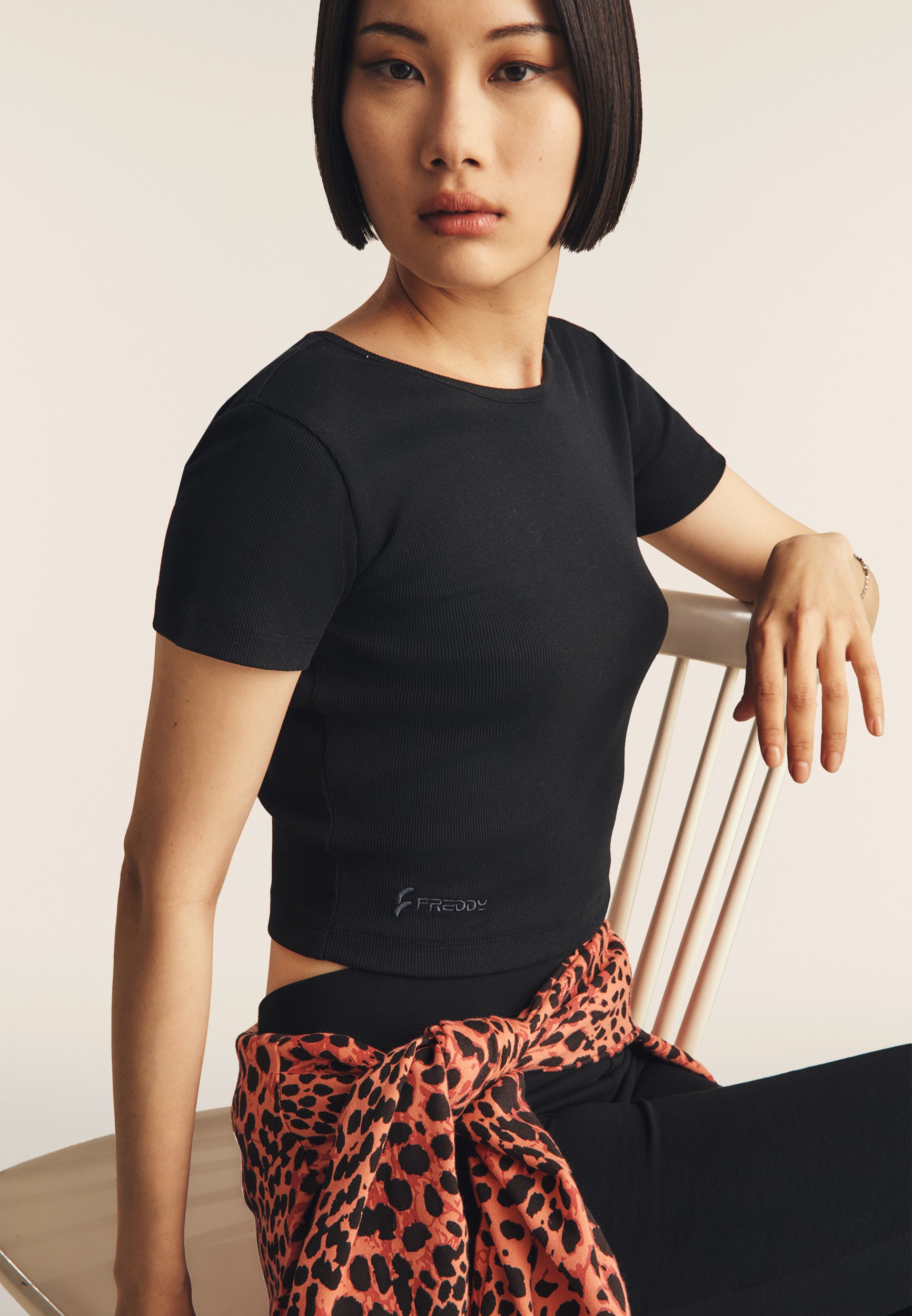 freddy-t-shirt-slim-fit-cropped-a-costine-con-apertura-sulla-schiena image 4