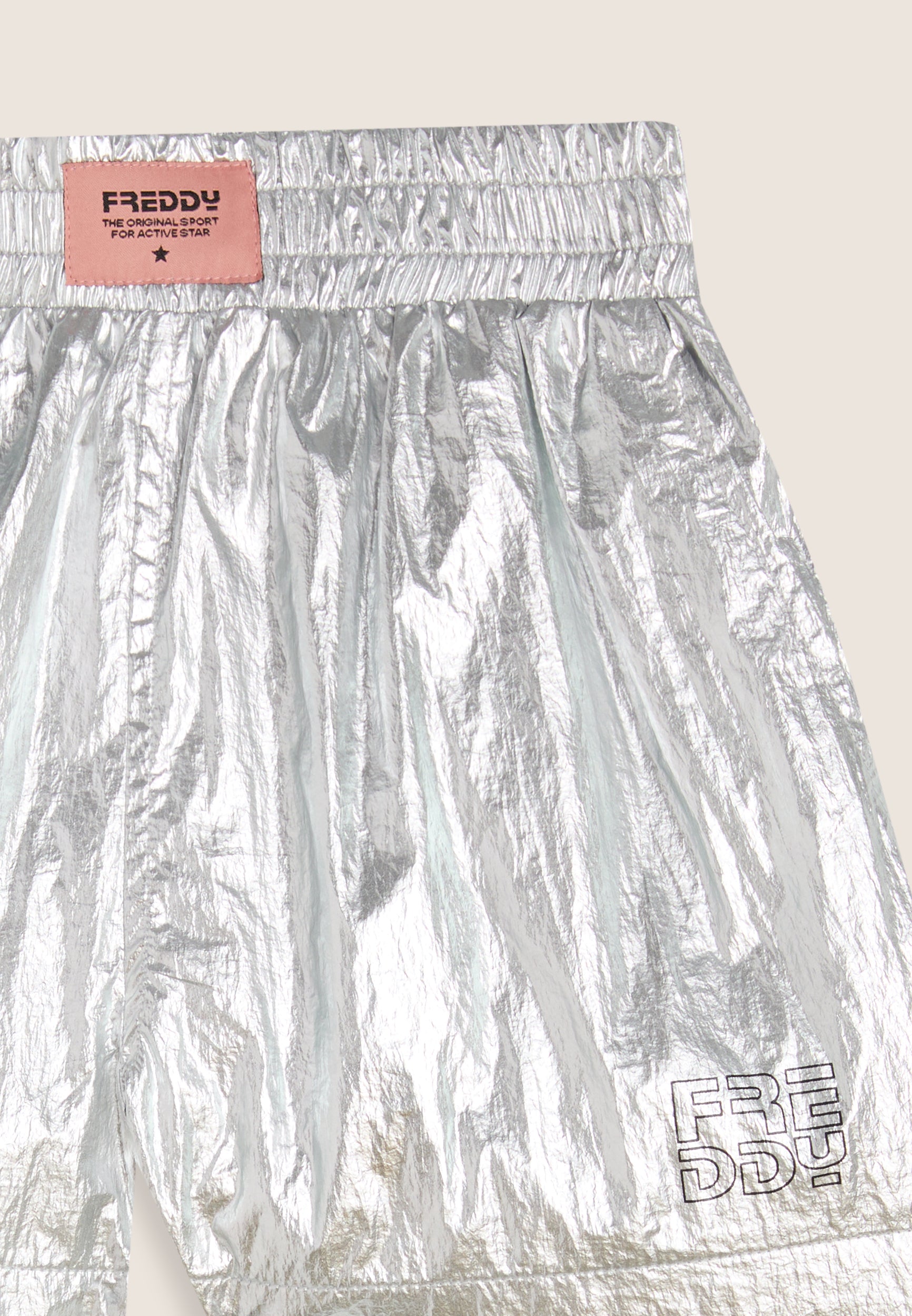 freddy-pantaloncini-bambina-in-tessuto-coated-argento-con-logo image 6