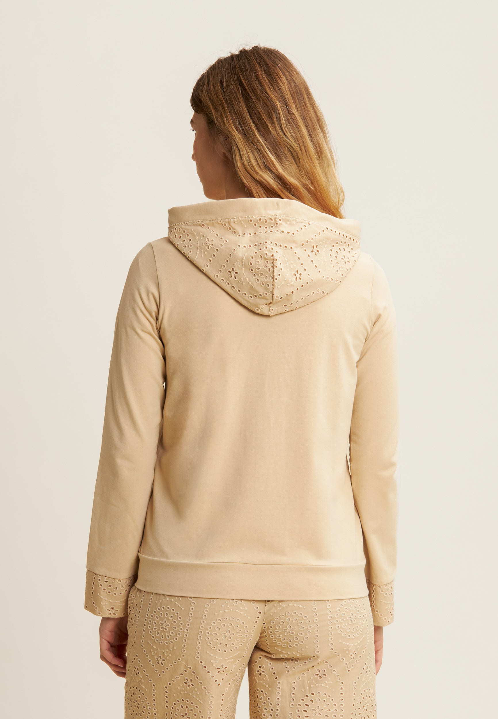 freddy-felpa-donna-con-cappuccio-e-zip-heavy-jersey-stretch-ricamo-sangallo image 3
