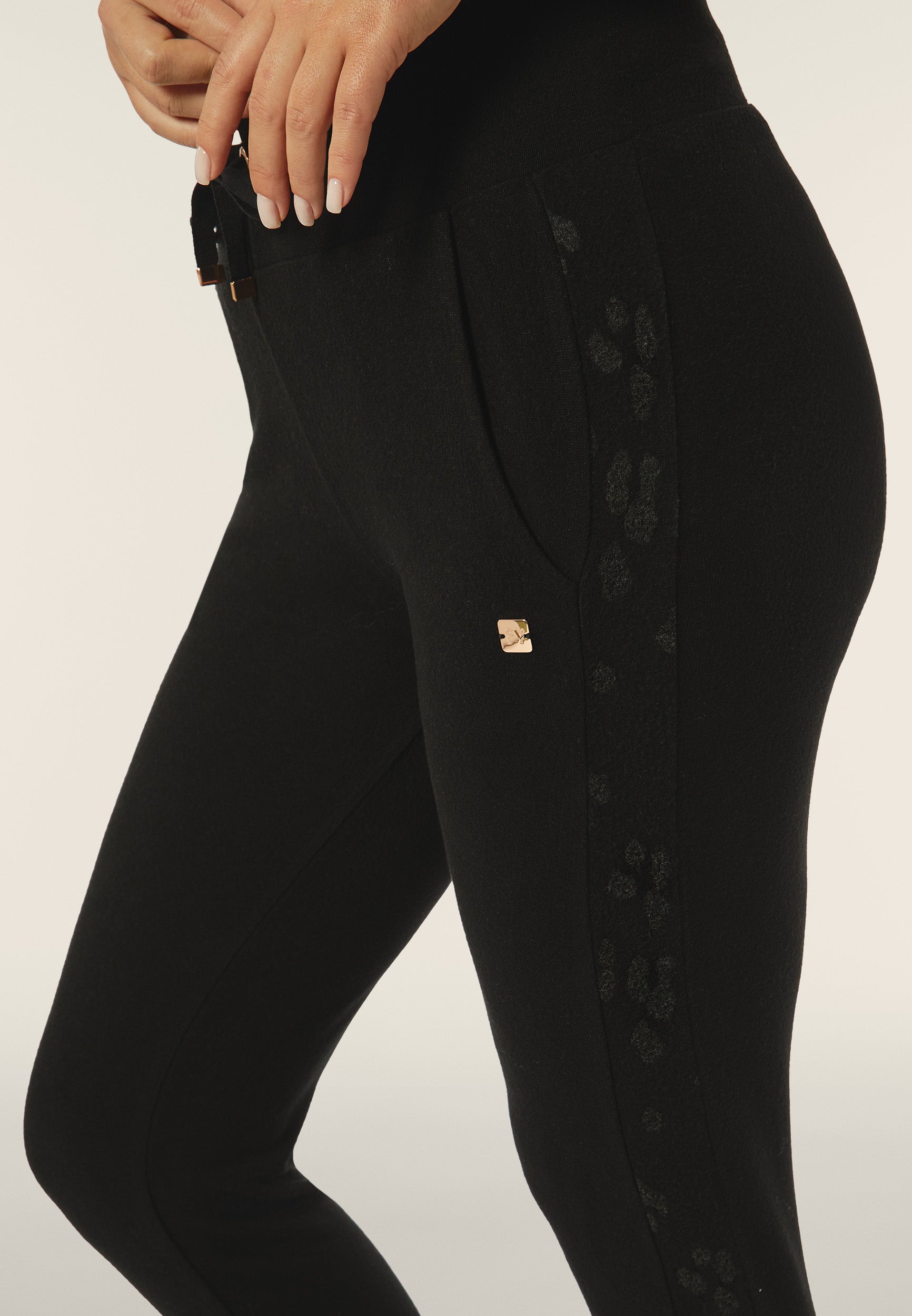 freddy-wr-up-pantalone-felpa-viscosa-tricot-con-bande-animalier image 4