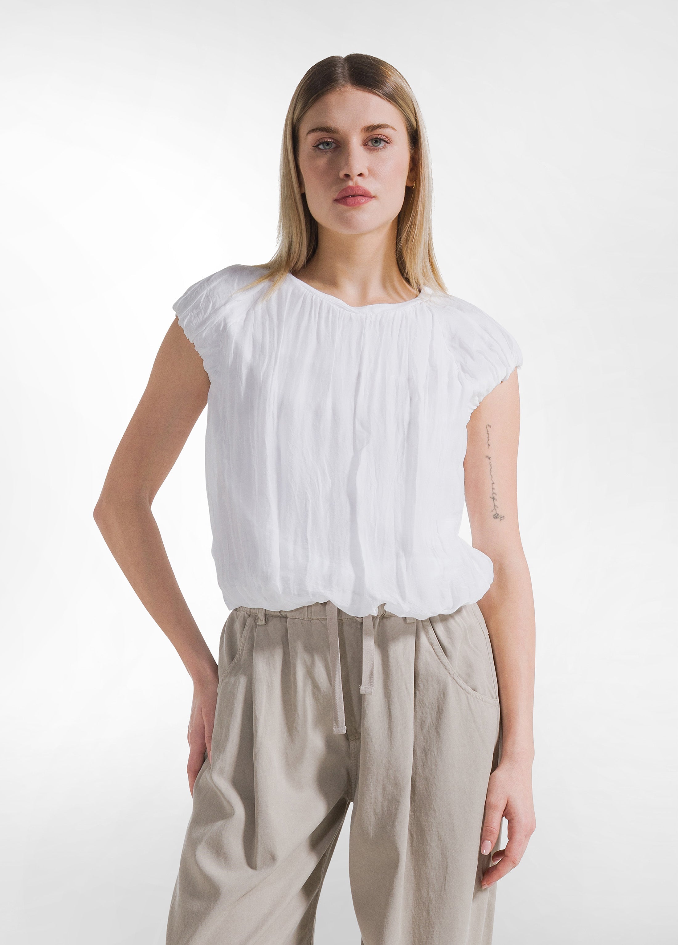 deha-top-in-cotone-leggero-con-strati-in-seta-bianco-top-elegante-estivo image 1