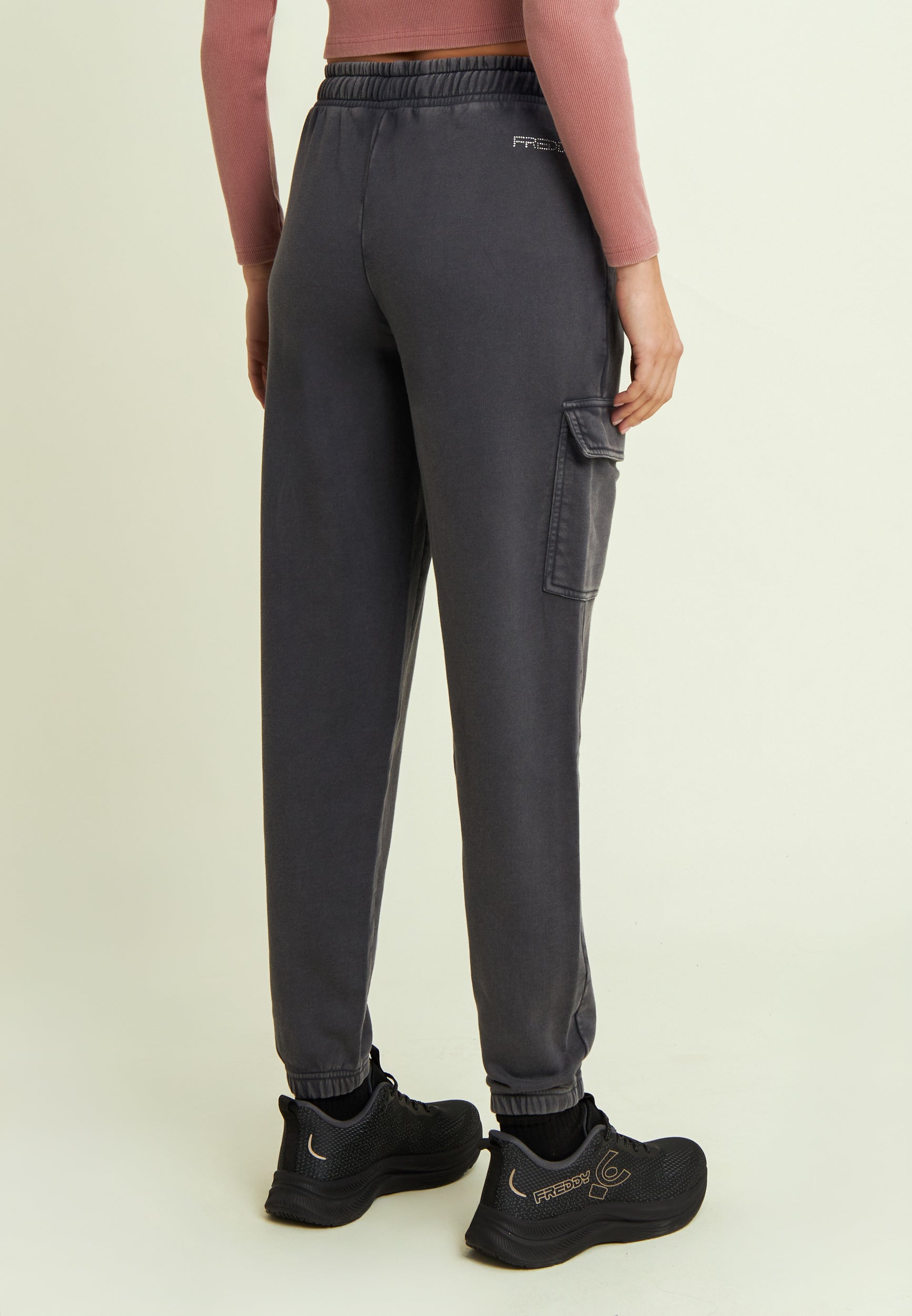 freddy-pantaloni-cargo-donna-in-french-terry-con-grafica-disney-mickey-mouse image 3